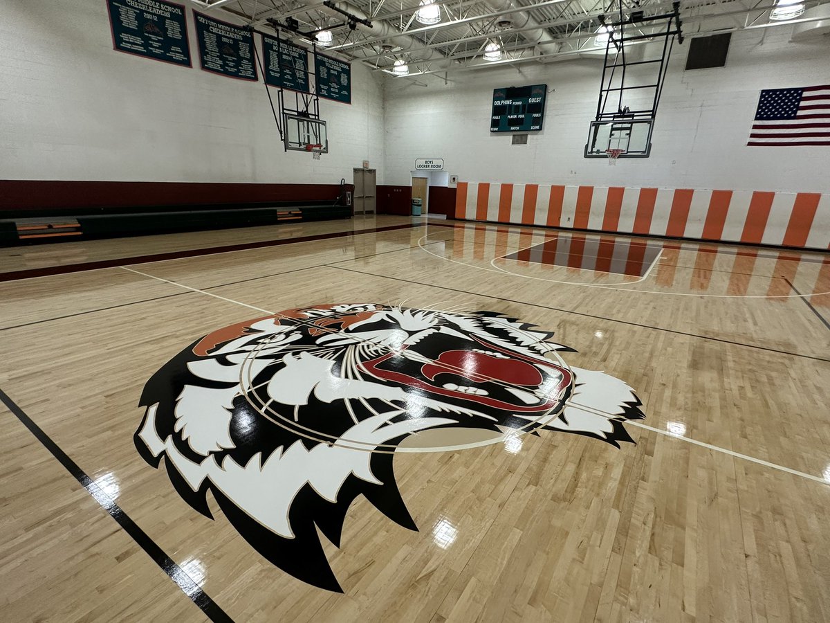 MySDIRC_SUP's tweet photo. The halls of Gifford Middle are once again busting with life as the first day of a new school year unfolds!  Students streamed in with a mix of excitement and determination. https://t.co/y6W1XUKNxI