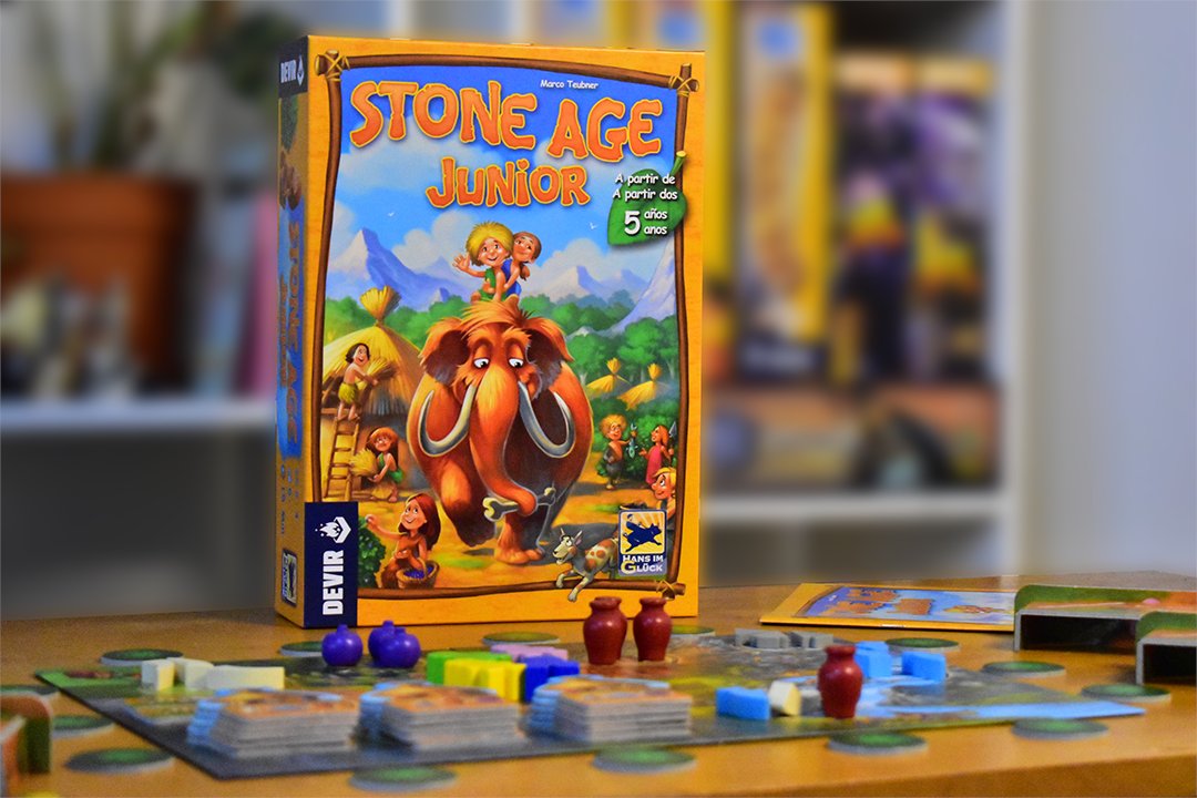 DevirAmericas's tweet photo. Se acerca el Día del Niño en Uruguay y Perú y nos dio la excusa perfecta para volver a jugar #StoneAgeJunior 💙 ¿Cuáles son tus juegos de mesa favoritos para compartir con los más peques de la casa? https://t.co/I8RSyapGm9