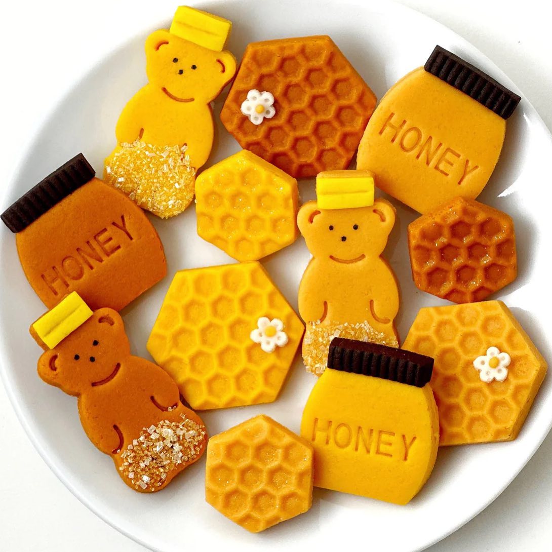 marzipops's tweet photo. You can never have too much honey on Rosh Hashanah, so we combined all our honey designs into one ombré collection including our cutie honey bears, our classic jars of honey, our honeycombs with apple blosso... https://t.co/NRSVojoKUd
