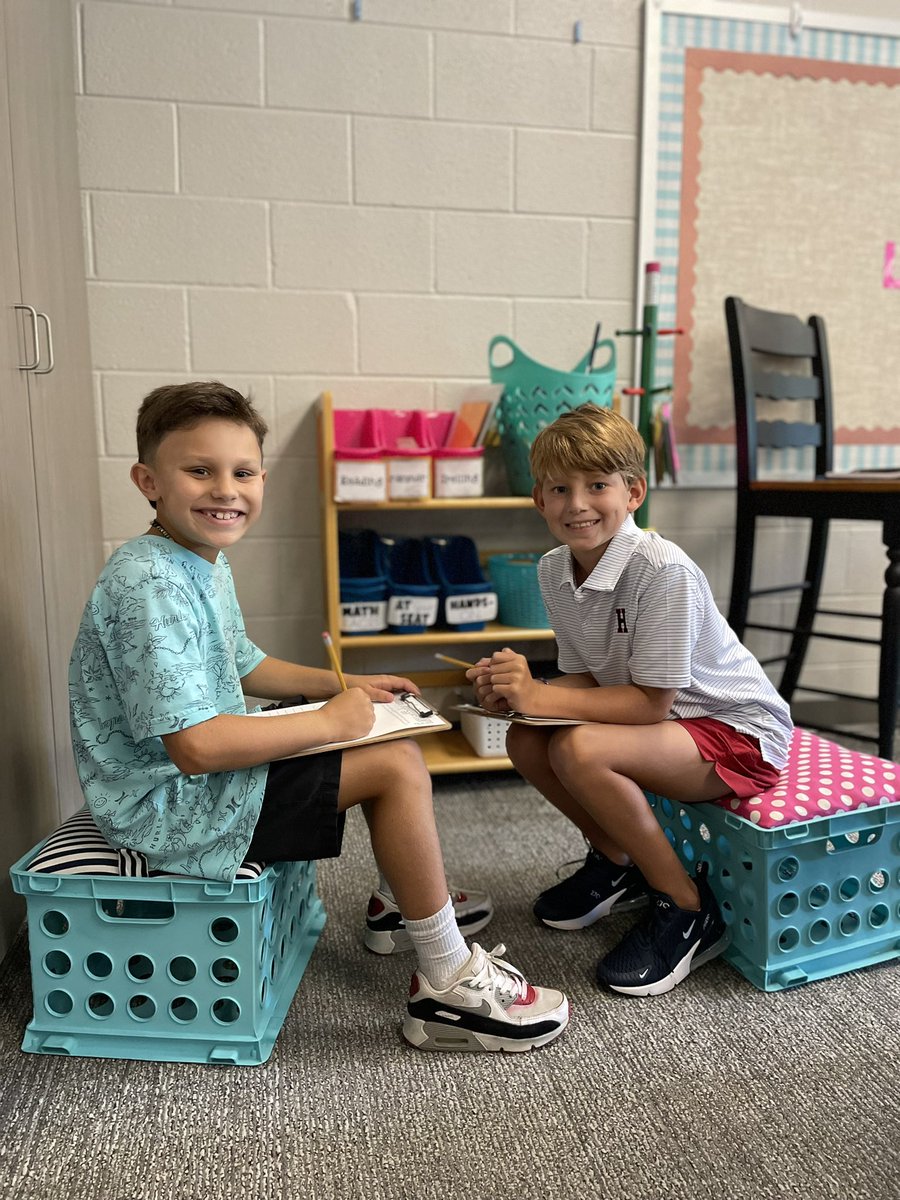 HomewoodSchools's tweet photo. A great day at @HKElemSchool! Love having our students back. #WeAreHWD https://t.co/JEXqyM6qtU