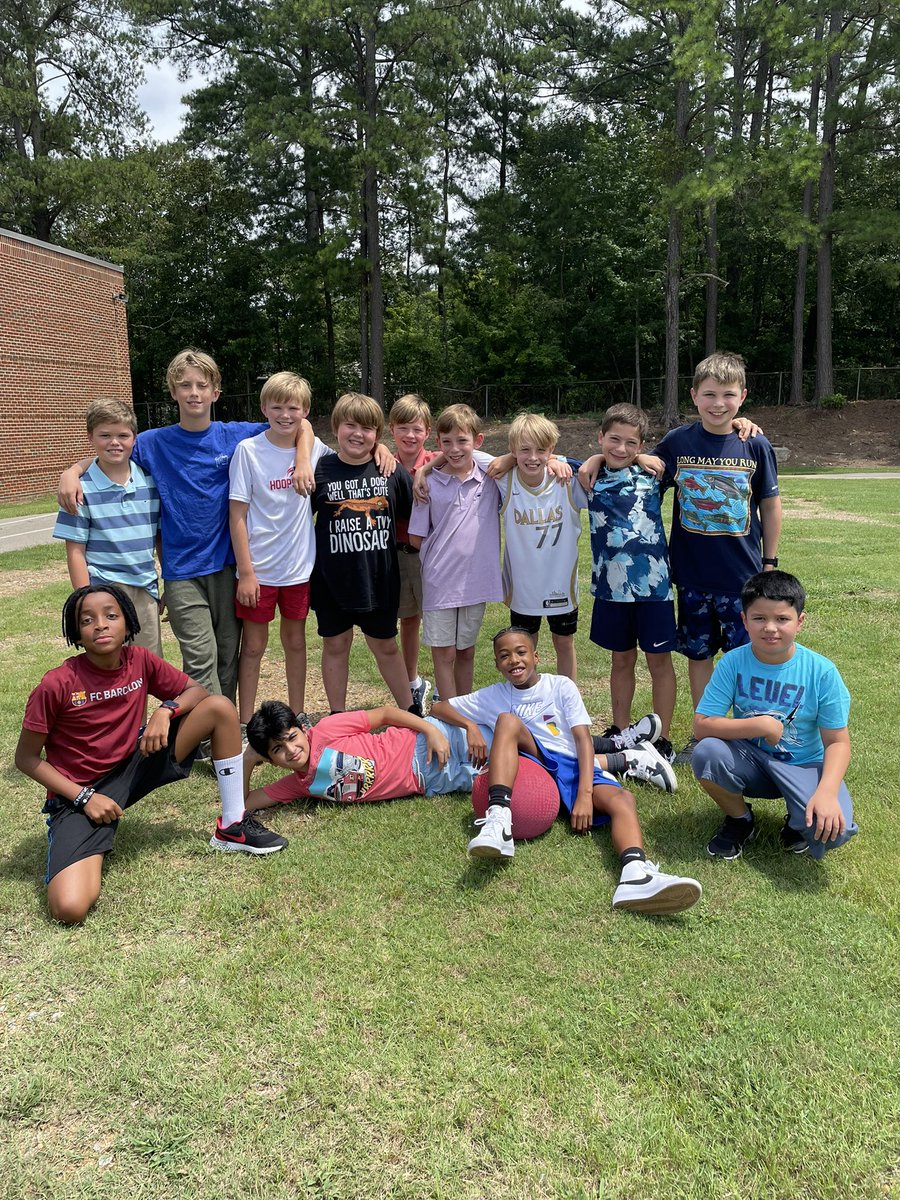 A great day at <a href="/HKElemSchool/">Hall-Kent School</a>! Love having our students back. #WeAreHWD