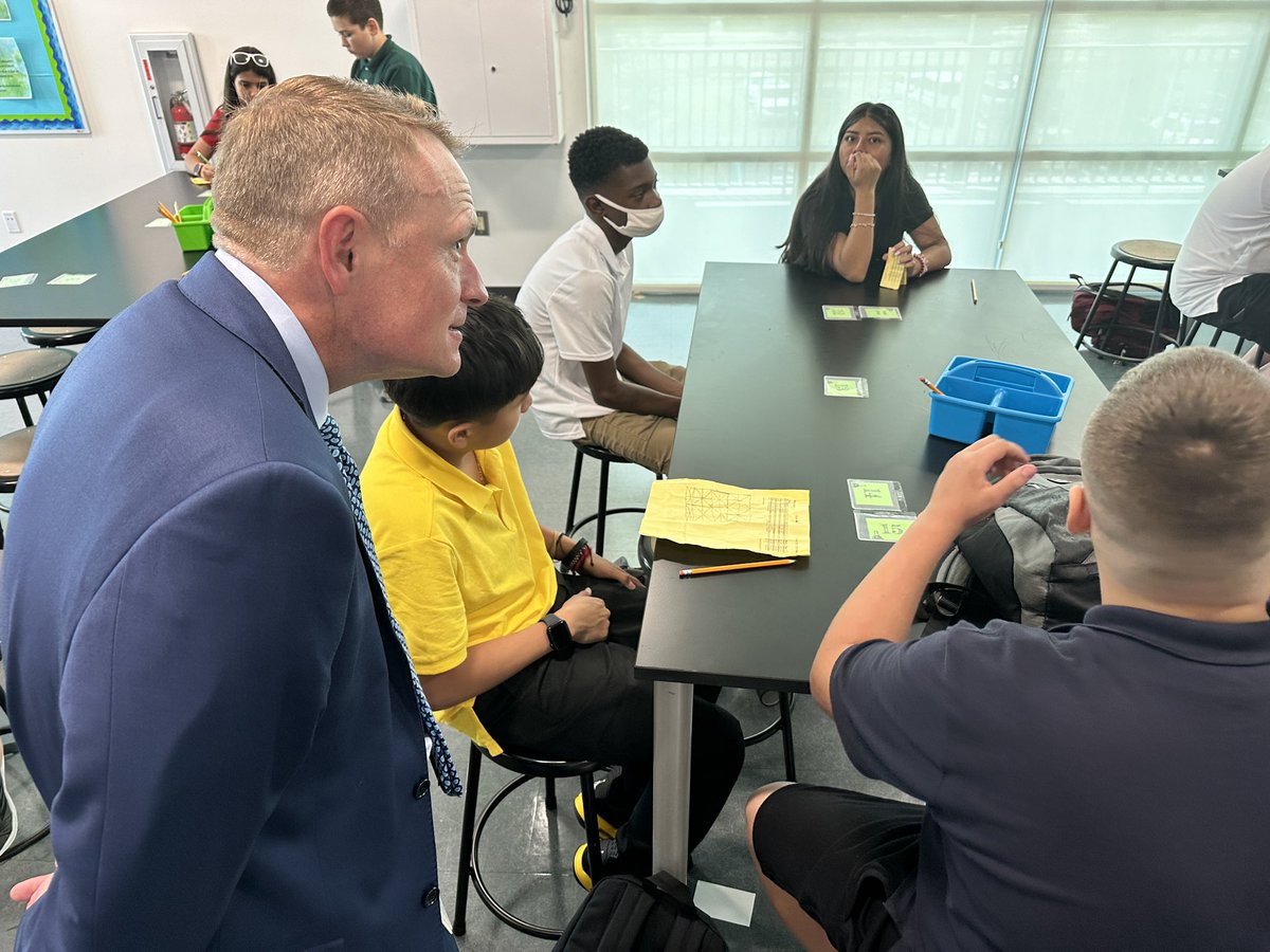 PinellasSuper's tweet photo. As we wrap up the day with Lakewood High and Tyrone Middle, I’m already seeing great potential for a fantastic year. #PCSFirstDay https://t.co/edLSiekh4c