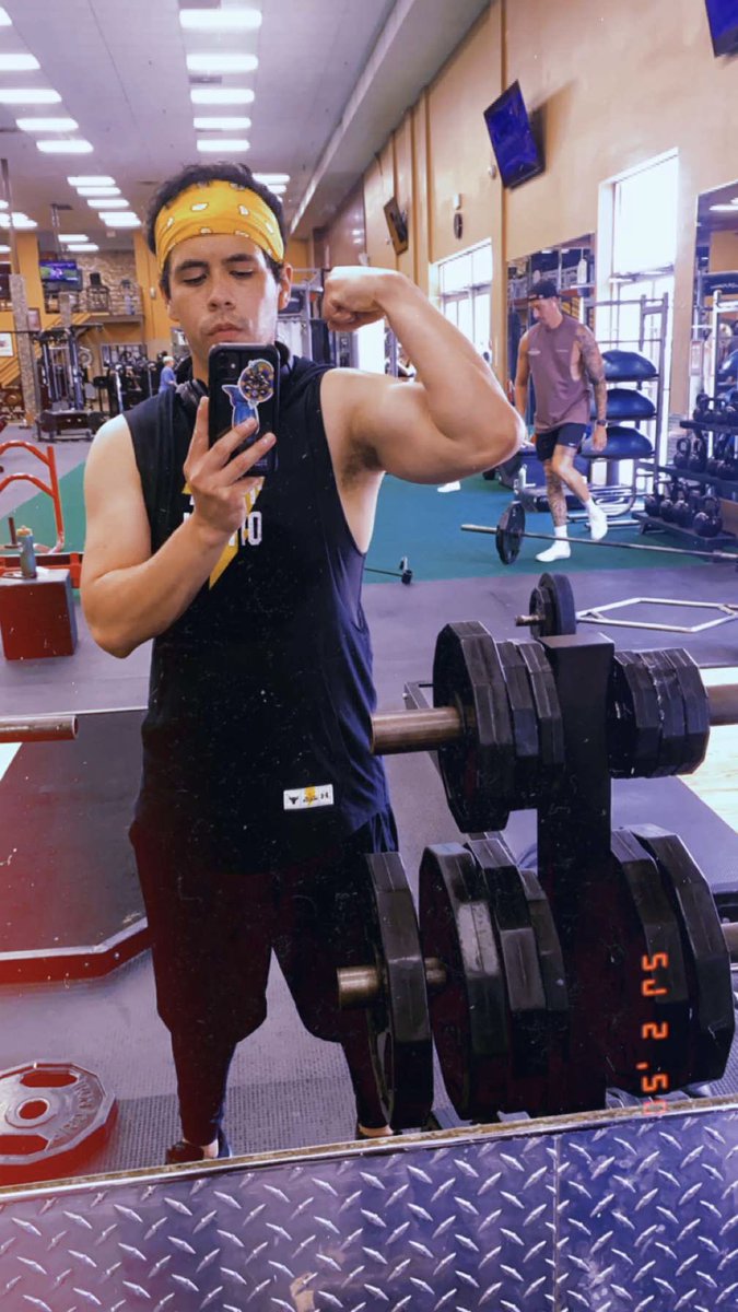 Oz_Boom_in_wO's tweet photo. Not a weak guy #workout #workoutmotivation #muscle #gettingcut #workingout #traininginprogress #cutting https://t.co/GQB2qX2aTj