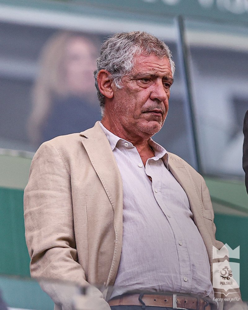 LaczyNasPilka's tweet photo. Selekcjoner reprezentacji Polski Fernando Santos obecny dziś na meczu Legii Warszawa z Austrią Wiedeń. 🇵🇱 https://t.co/NWPVmHWA7L