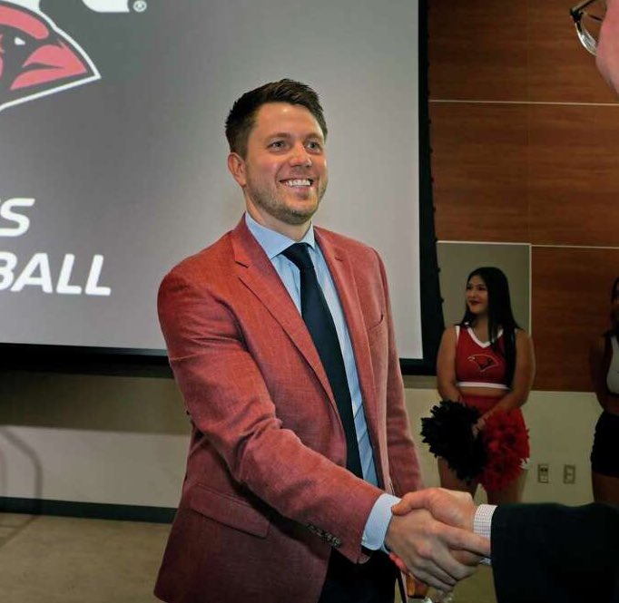 Incarnate Word pulled in a ton of talent this offseason😳👀

🔴 Multiple former 3-star recruits
🔴 Multiple 10+ PPG scorers
🔴 NJCAA Assist Leader
🔴 NJCAA 5th-Leading Scorer

⭐️ Shon Robinson - 6’9 F, Austin Peay
⭐️ Alex Anderson - 6’6 PG, Alabama State
⭐️ Lamin Sabally - 6’8 F,