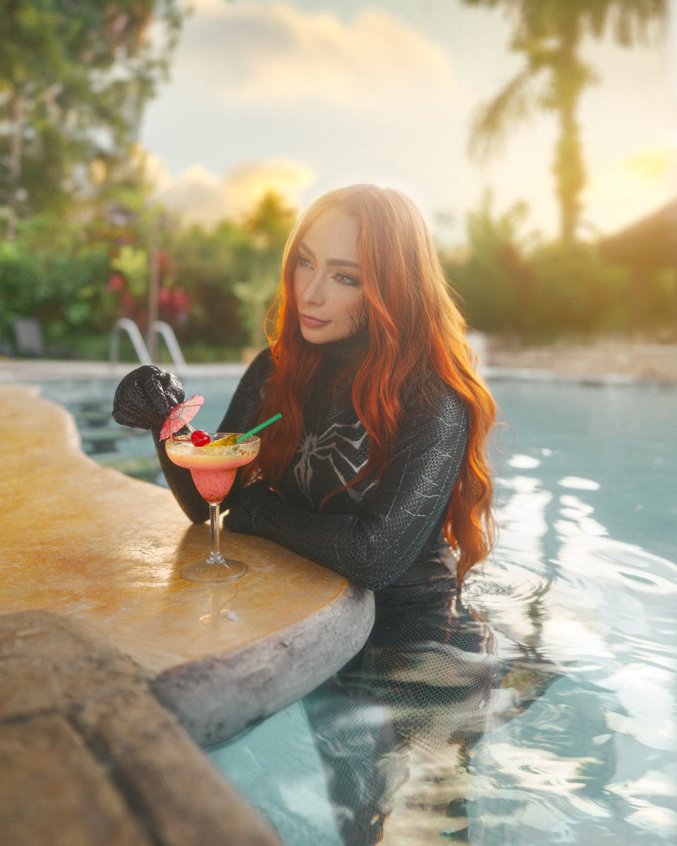 caitchristinee's tweet photo. Superheroes doing ordinary things pt. 7 with liquidverve- Venom takes a vacation 🍹 https://t.co/aNr5YIpiRp