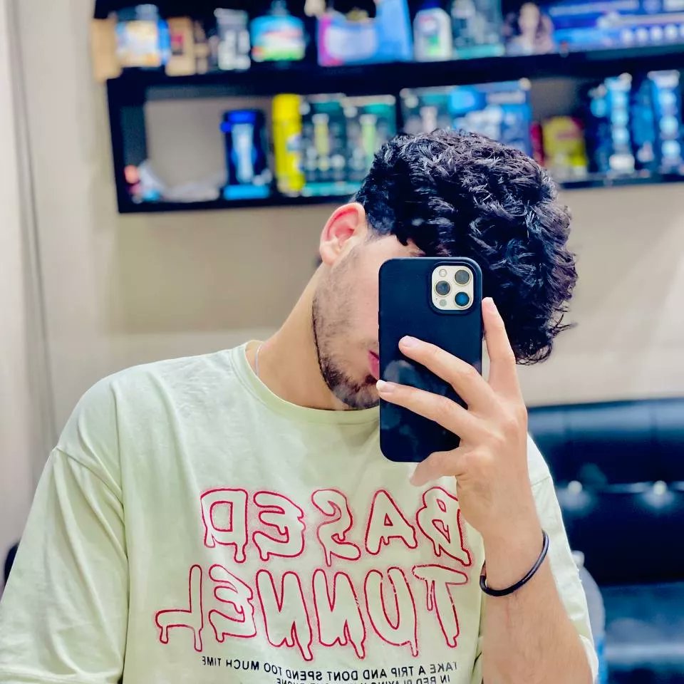 "الإخلاص فعل خفي، لا رقيب له الا الضمير."✨