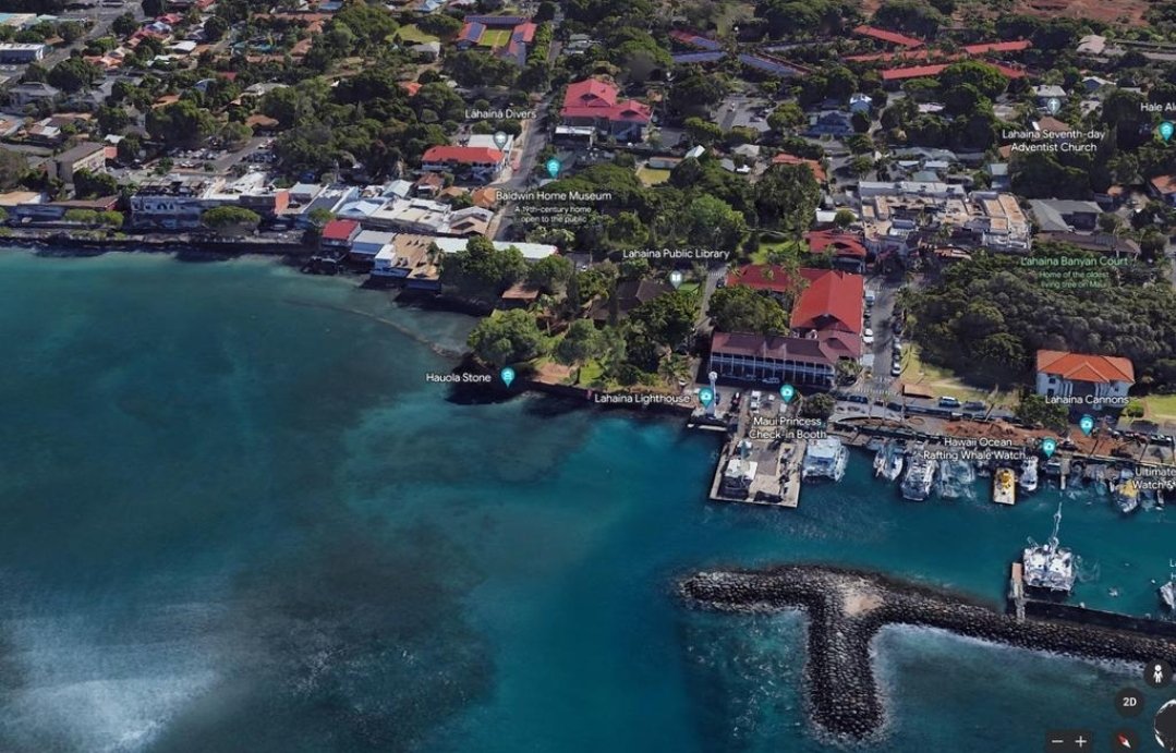infojakarta's tweet photo. Deepest condolences to the people in Maui - Hawaii. 

Setidaknya 36 orang telah dinyatakan tewas akibat kebakaran   terbesar dalam sejarah Hawaii  
Ratusan hotel/resort musnah.  

Warga harus menyelamatkan diri berenang ke laut, menjauh dari api/panas di daratan. https://t.co/0fvN8FvyNA