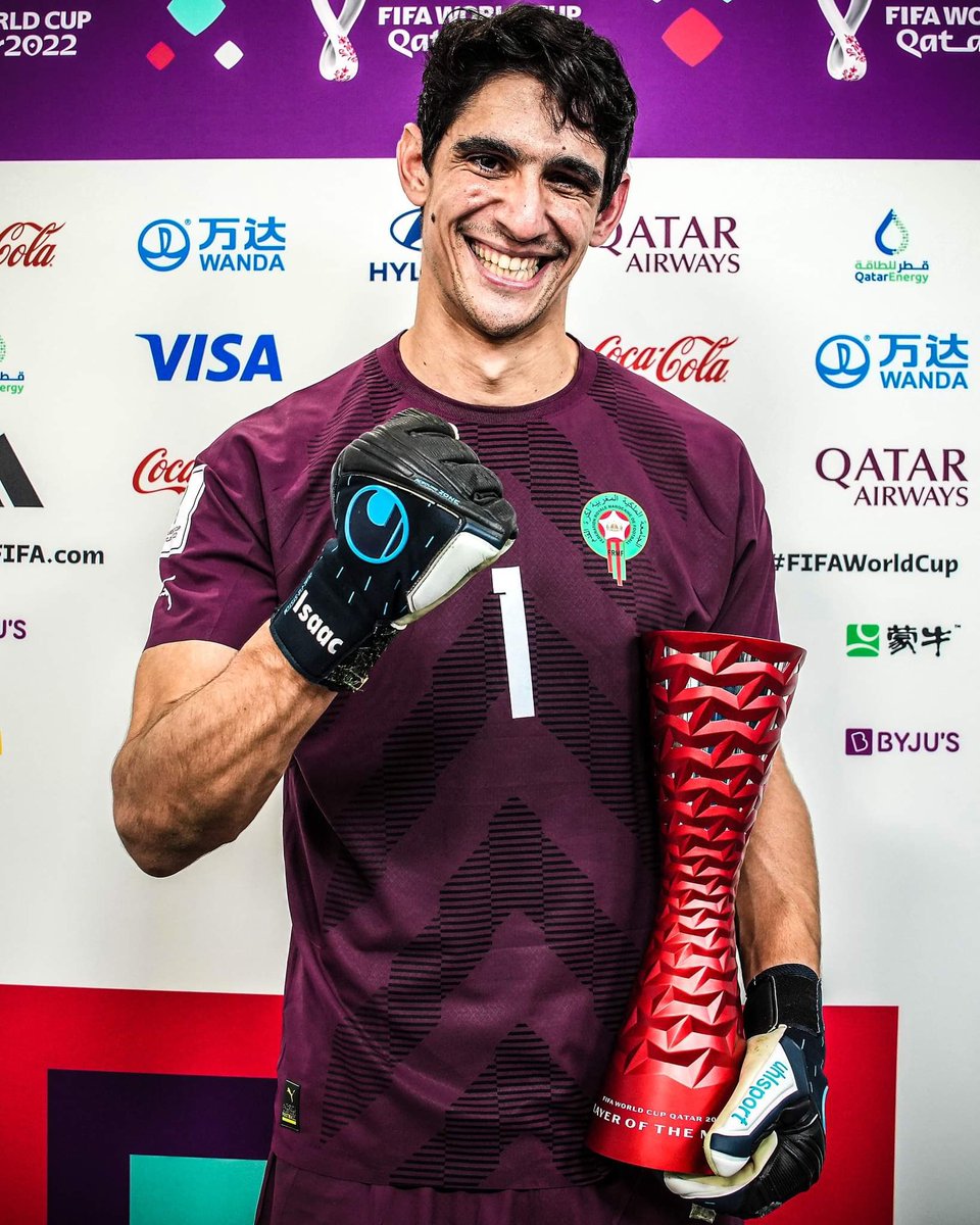 MarioHurtadoRM's tweet photo. ¿Que prefieres?
Fav❤️  Fichar a Bono por 20 millones.
RT 🔄 Fichar a De Gea gratis. https://t.co/IaCneSEJWb
