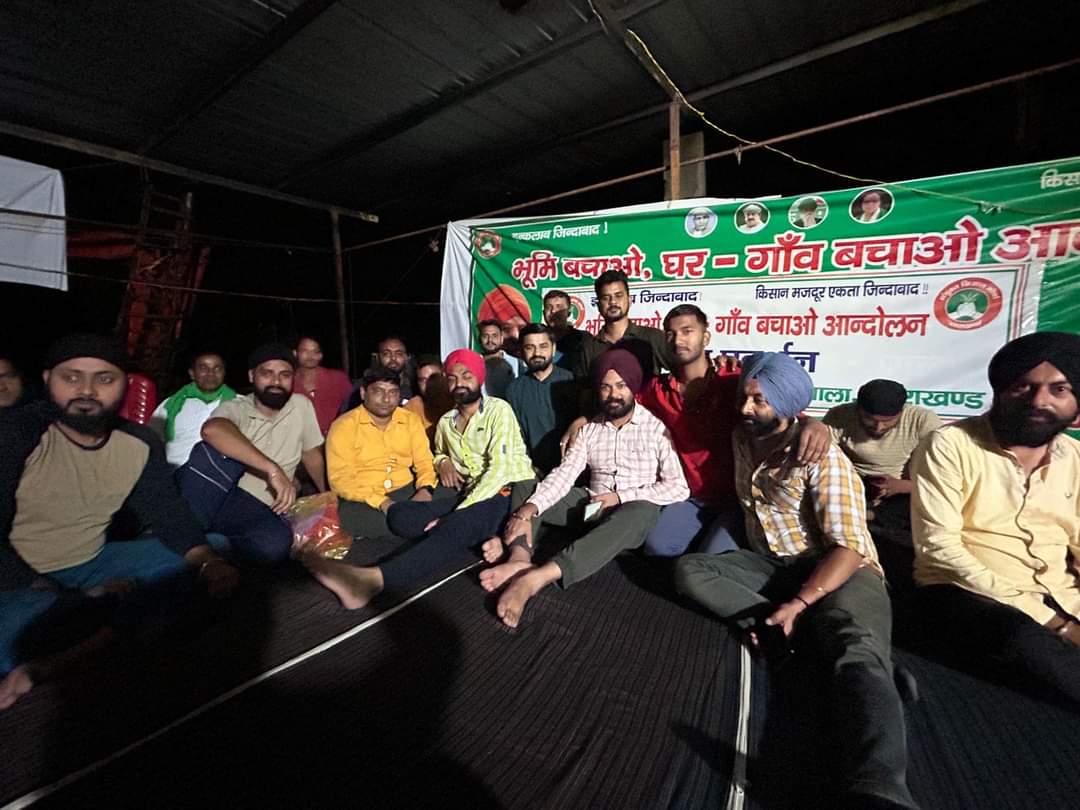 MohitUniyalINC's tweet photo. #संयुक्त_किसान_मोर्चा_डोईवाला द्वारा 
भूमि बचाओ घर-गांव बचाओ आंदोलन जारी है ...
#Day4 https://t.co/H5IjyJxnuY