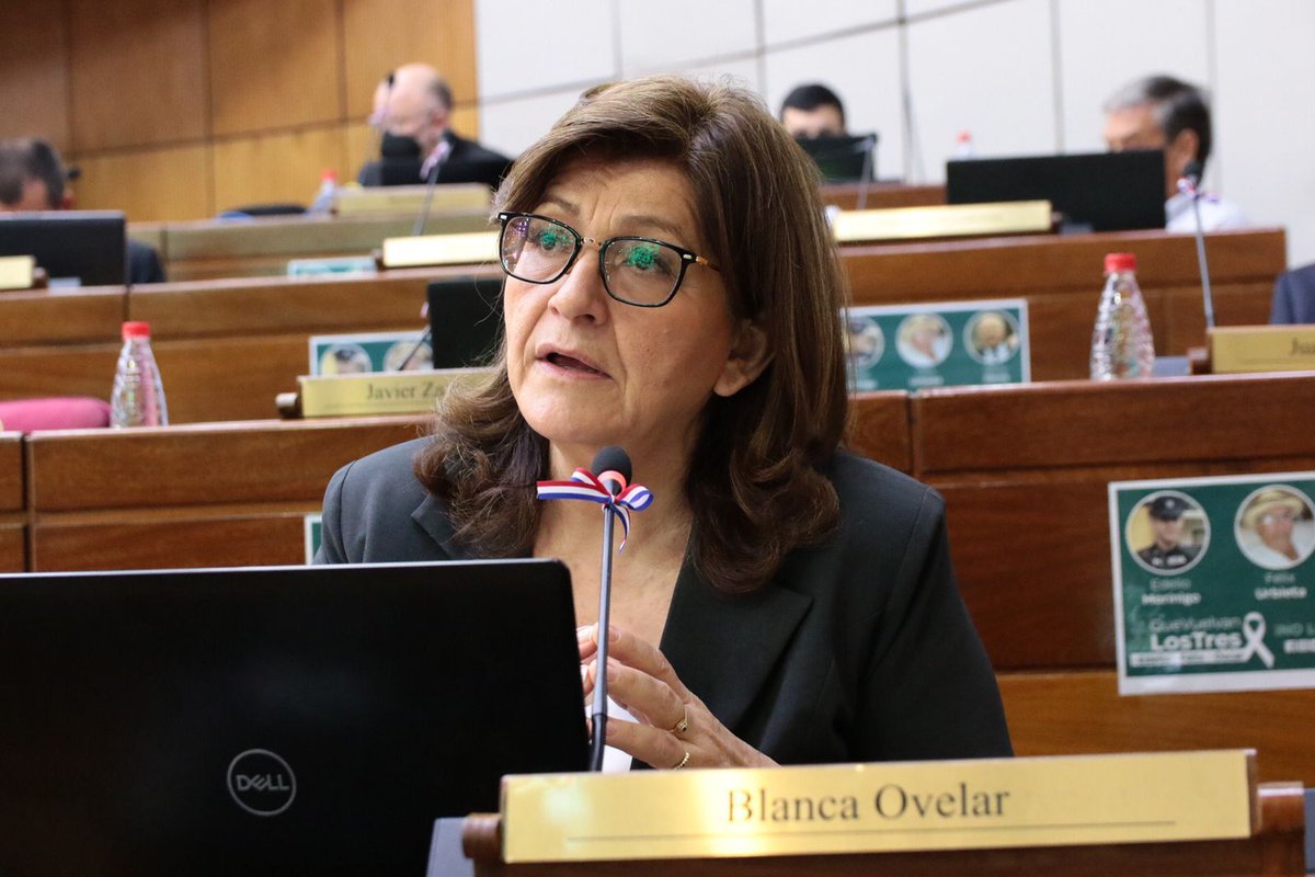 elnacionalpy's tweet photo. FRASE DEL DÍA | 🗣️

"Repiten 'Dios, Patria y Familia' en un país donde el 37% de hogares son de mujeres solas, donde el hombre se borró y no se quedó a asumir la responsabilidad con sus hijos.."

Senadora Blanca Ovelar
ABC Tv 📺 https://t.co/Zbfreh8eWo