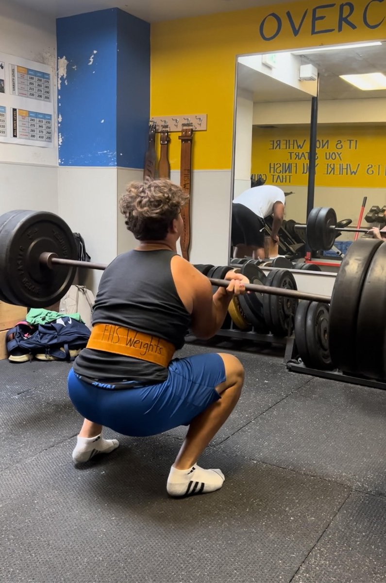 FifeFootball's tweet image. Last day in the weight room for Max/PR (Personal Record) before next week!!! Sweat. Sacrifice. Success. #FEARTHEWING #ATF #backsquat #squatclean #benchpress #highschoolfootball #collegefootball #cfb #buildingmuscle #sctop10 #powerlifting  #fitnessgoals #bodybuildingmotivation