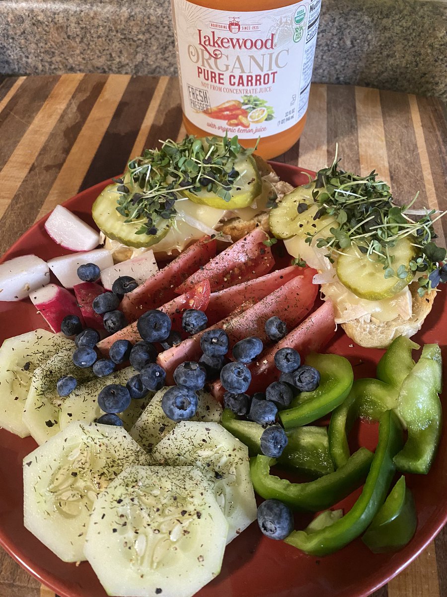 Aligning my chakras with nourishment for the soul. #YouAreWhatYouEat 

Toasted rosemary sourdough bread
Melted mozzarella over apple wood smoked rotisserie chicken
Spicy mustard 
Thyme, sage, cracked pepper
Sweet onion
Pickle 
Micro greens 

Radishes 
Tomato’s
Cucumbers 
Bell…