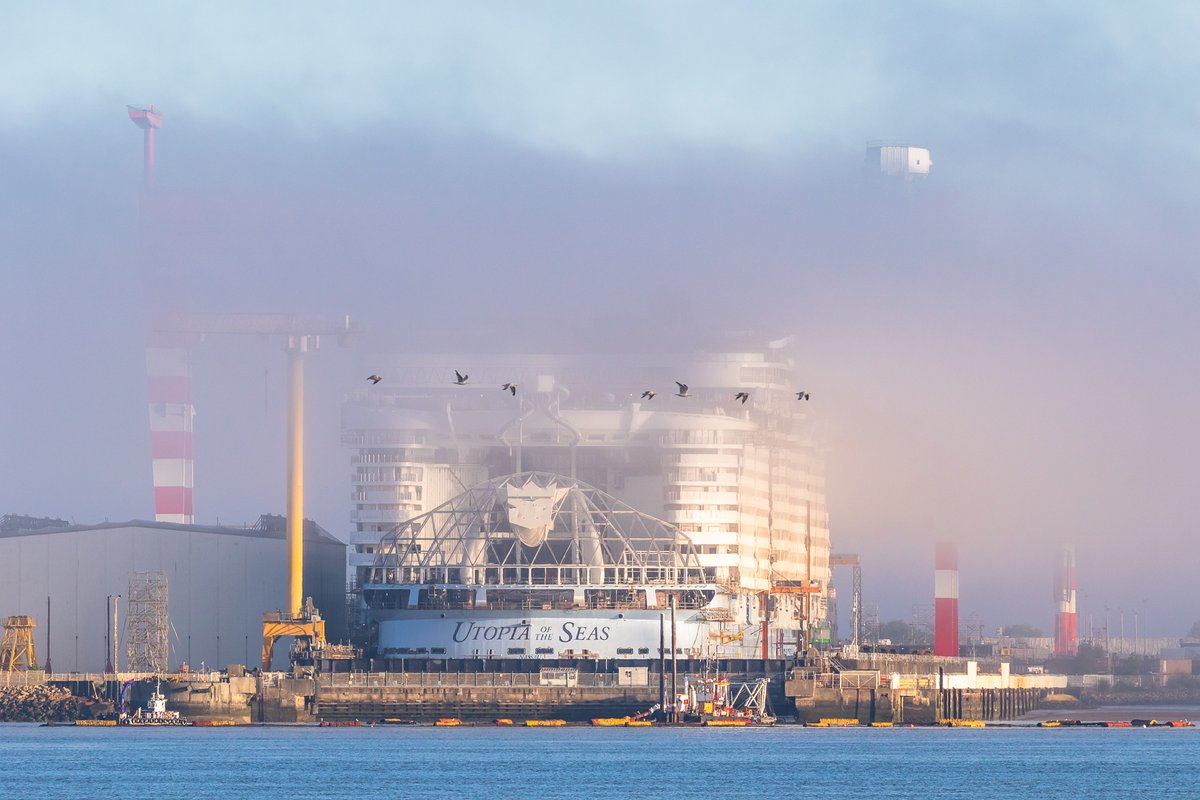 Banc de brouillard matinal sur les bords de Loire, le 9 août 2023.
#estuairedelaLoire #pontdeSaintNazaire #SaintNazaire #SaintBrevin #ChantiersdelAtlantique #LoireAtlantique #UtopiaoftheSeas #cruiseship