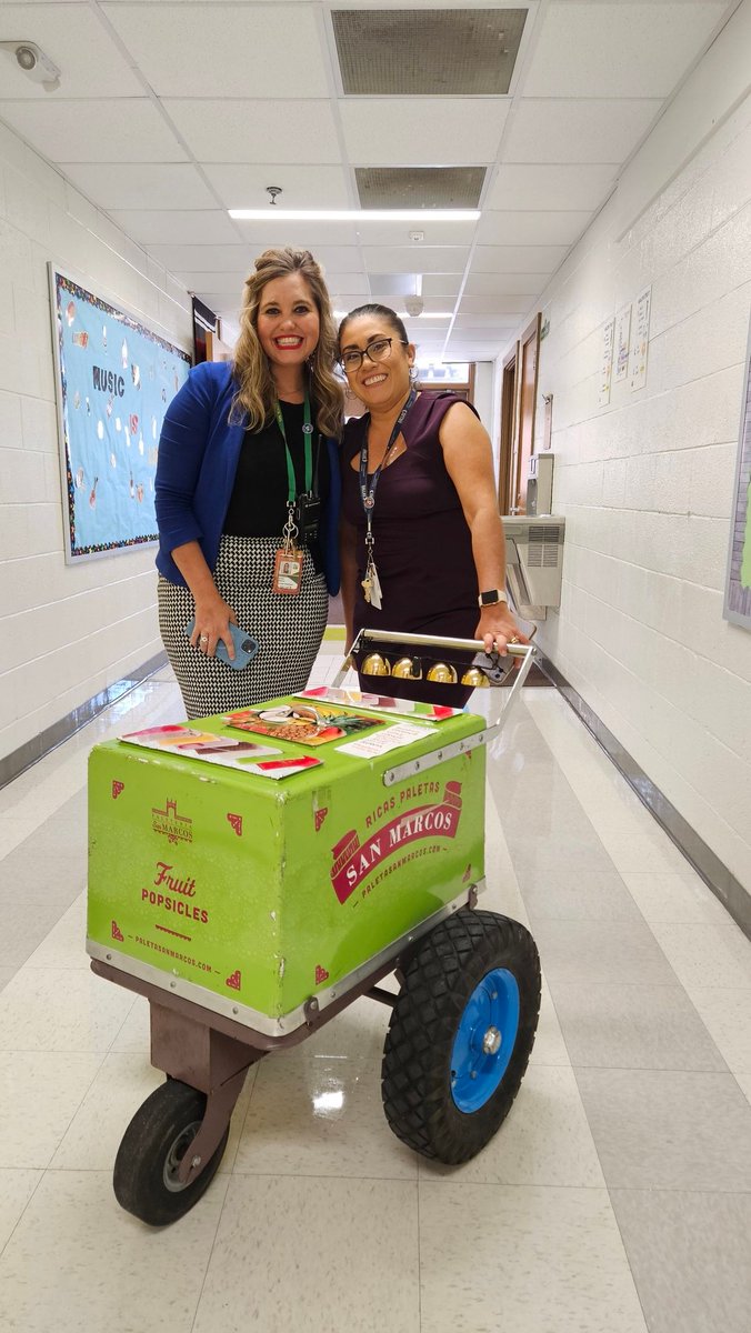 Maria_Banda1's tweet photo. Our amazing admin surprised us with a sweet, cool treat! Paletas to enjoy as we get ready for Meet the Teacher night. Thanks, Ms. Husband and Mrs. Rojas @MaconDISD @SpruceV_T @Region2DISD @DallasISDSupt https://t.co/B6HdGSzvWJ