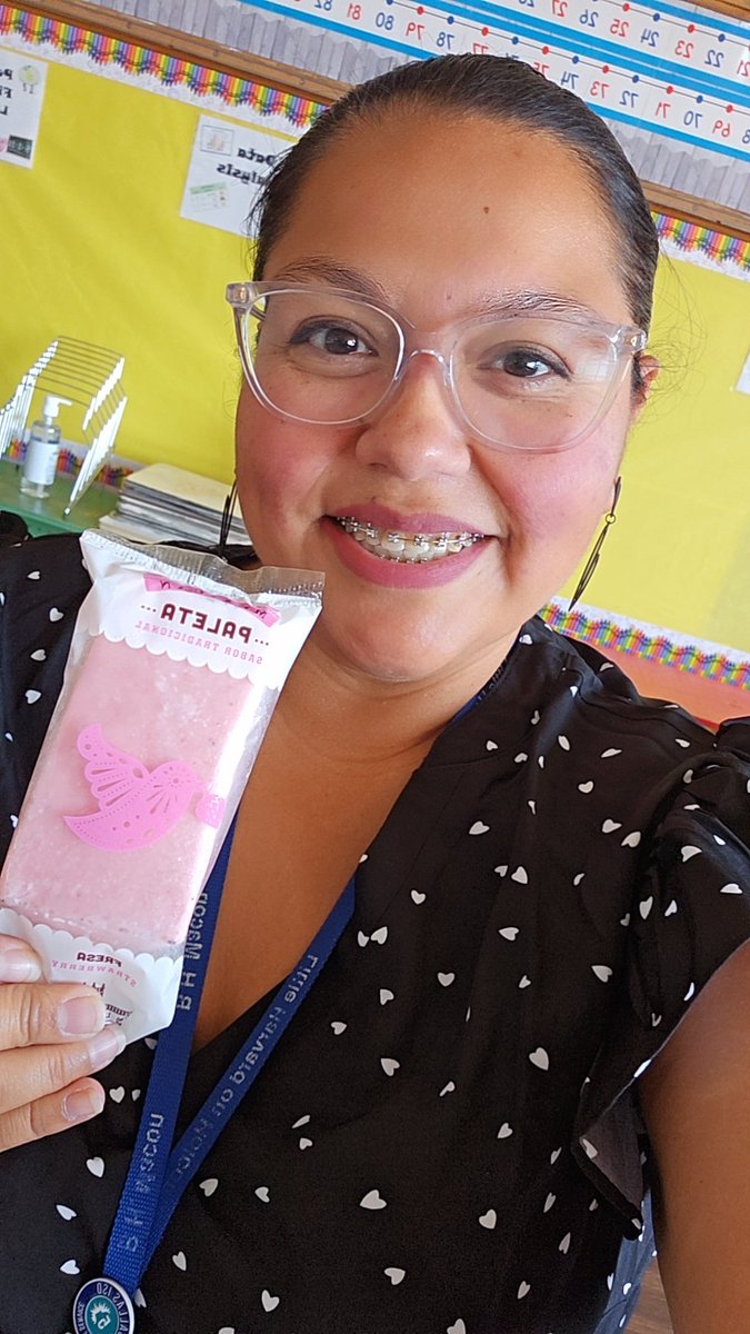 Maria_Banda1's tweet photo. Our amazing admin surprised us with a sweet, cool treat! Paletas to enjoy as we get ready for Meet the Teacher night. Thanks, Ms. Husband and Mrs. Rojas @MaconDISD @SpruceV_T @Region2DISD @DallasISDSupt https://t.co/B6HdGSzvWJ