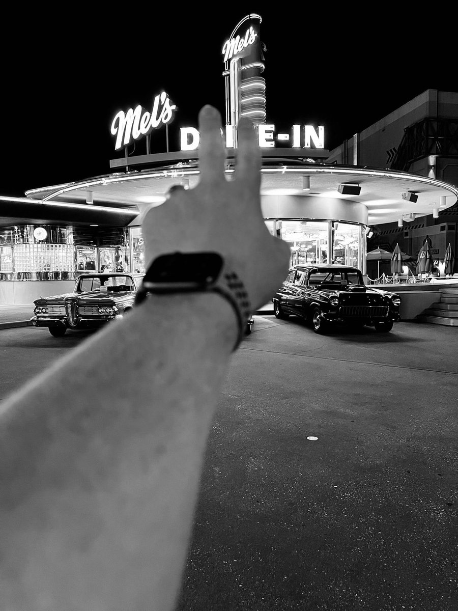 DrStrengoit's tweet photo. Only 22 days until we see Mel’s DIE-IN again 🖤🖤🖤 #hhn #HHN32 https://t.co/Yar8ue4a29