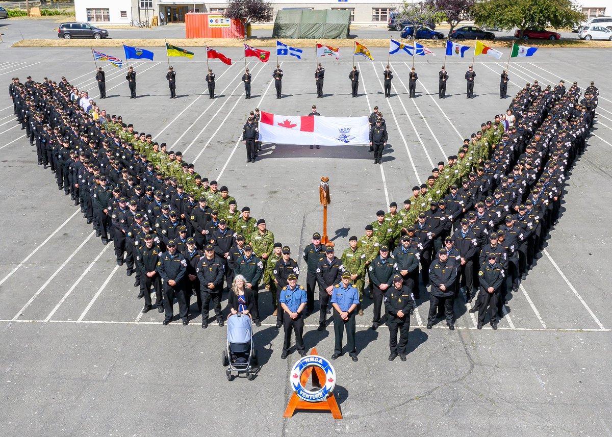 MarineRoyaleCan's tweet photo. Le premier #HMCSVenture était un garde-côte de 14 canons de la @RoyalNavy qui a combattu pendant les guerres de la Révolution française. Le Venture le plus récent a connu son 1er changement de commandement. 
Combien de Venture y a-t-il eu? 🤔
👉 https://t.co/y928DbD5wb https://t.co/eJfzMYbJzE