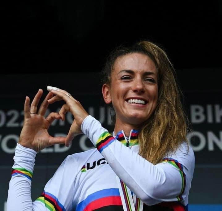 sportricolore's tweet photo. 🇫🇷 Championne du monde 🤩

14e sacre mondial pour Pauline Ferrand-Prévôt qui s’impose sur l’épreuve de VTT short track des Mondiaux de Glasgow 🥇

Palmarès incroyable 👑 https://t.co/EtJezj0Ndw