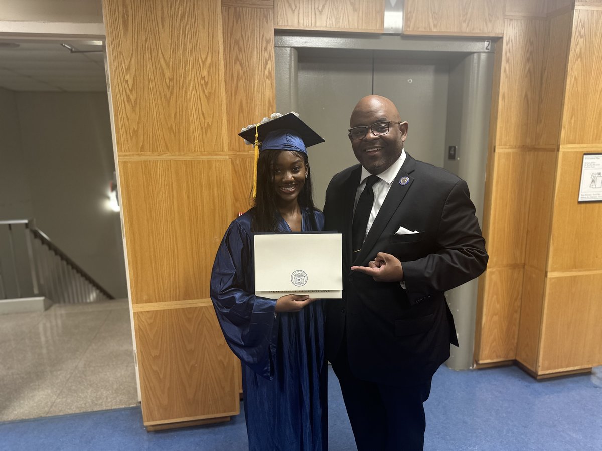 asmatkins's tweet photo. 🎓 Congrats to the inspiring graduates of the United Way NJ Youth Corps of Union County! As you step forward into the world, may your passion continue to fuel your success. 🌟👏  #ReginaldAtkins #LD20 #NJ https://t.co/Jr1rT6xr60