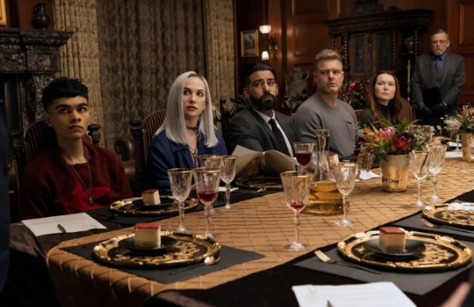 egementk's tweet photo. Mike Flanagan'ın heyecanla beklediğimiz Edgar Allan Poe uyarlaması “The Fall of the House of Usher”dan poster ve görseller geldi 🔥 8 bölümden oluşacak mini dizi 12 Ekim'de Netflix ekranlarında. Görelim.. https://t.co/2944jBY9Yf