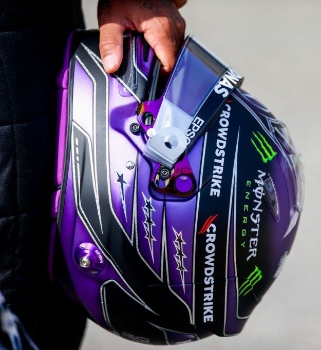 Lewis active on Twitter rn? I hope you bring this helmet back next season my friend pls 🥲💜 @LewisHamilton