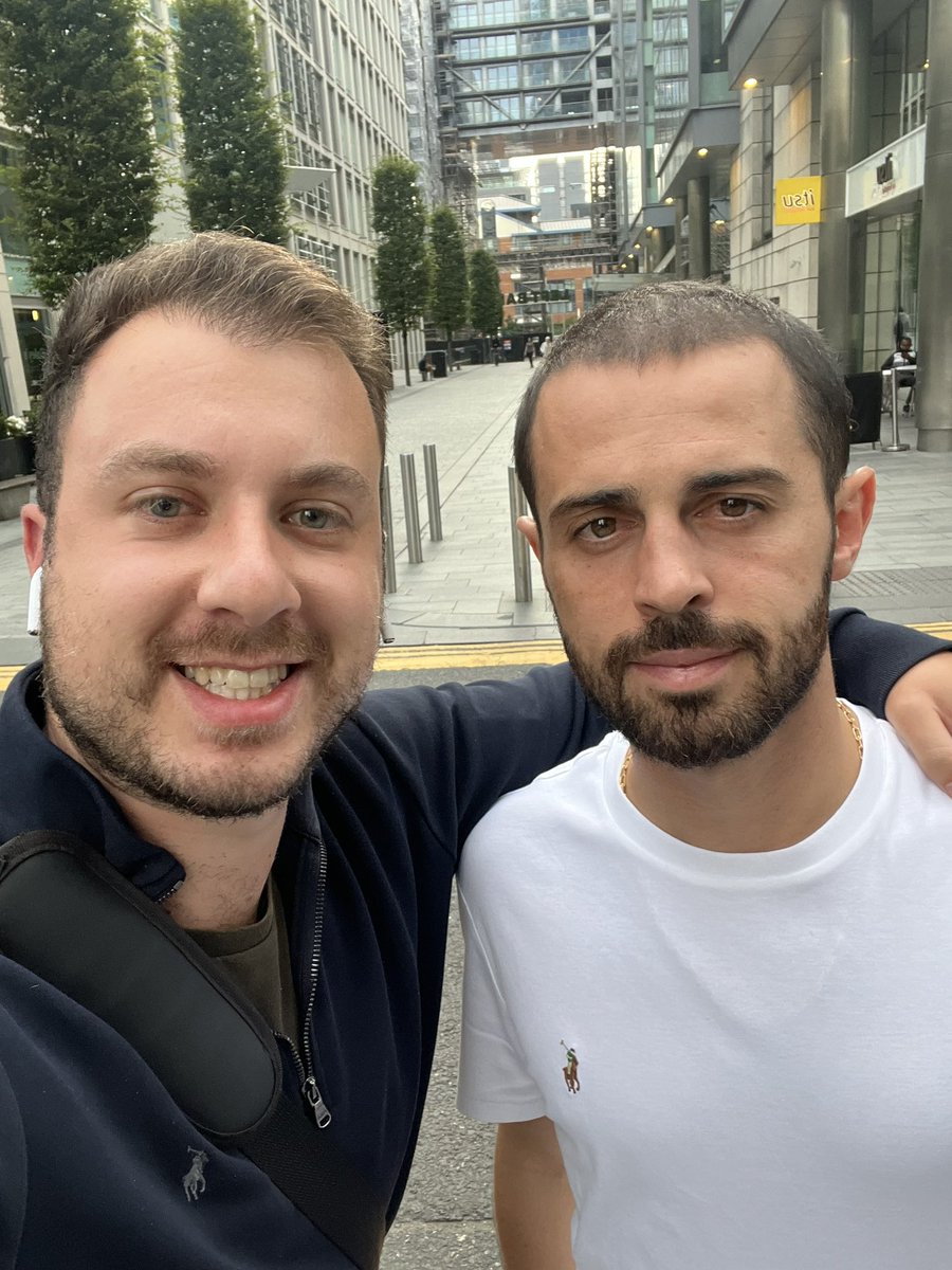 sam_ballin's tweet photo. Good to have a catch-up with @BernardoCSilva who has confirmed he will be staying at the mighty @ManCity @FabrizioRomano @TheAthleticFC #mcfc https://t.co/XnnETMTTHi