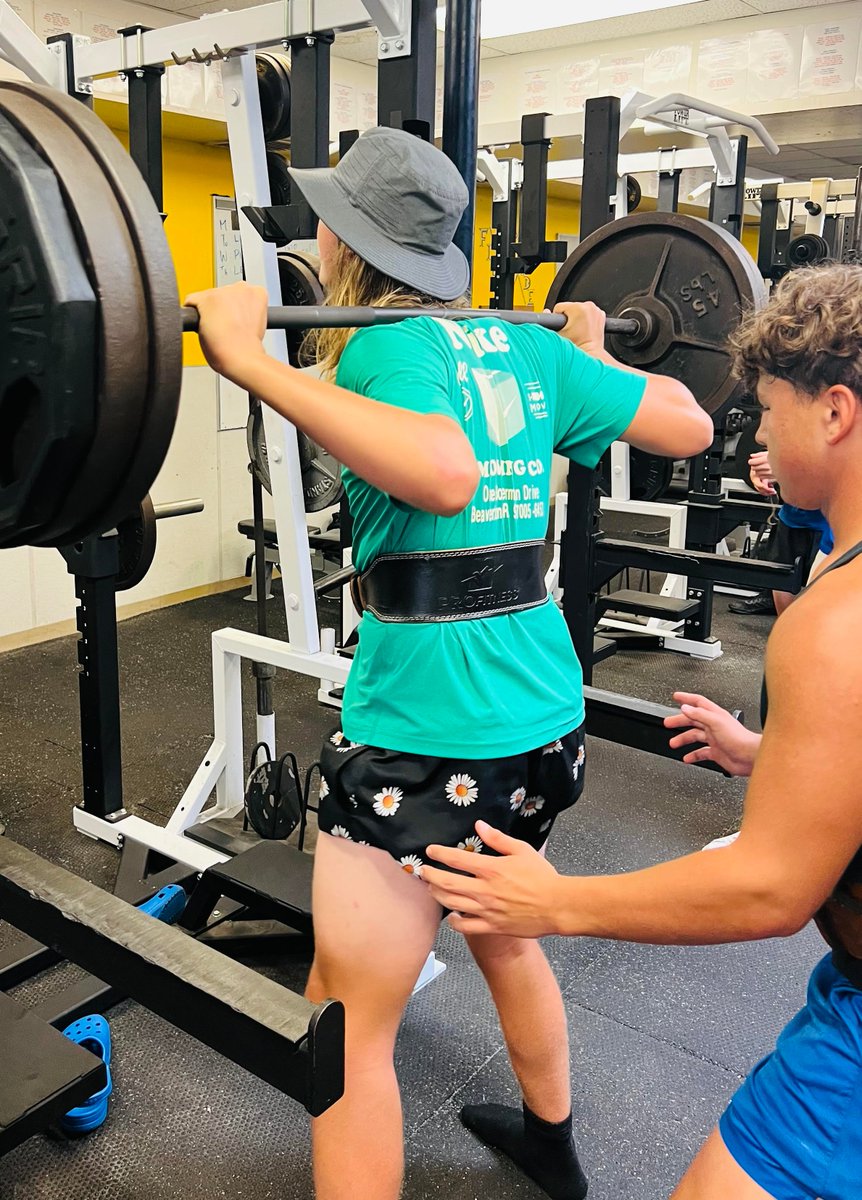 FifeFootball's tweet image. Last day in the weight room for Max/PR (Personal Record) before next week!!! Sweat. Sacrifice. Success. #FEARTHEWING #ATF #backsquat #squatclean #benchpress #highschoolfootball #collegefootball #cfb #buildingmuscle #sctop10 #powerlifting  #fitnessgoals #bodybuildingmotivation