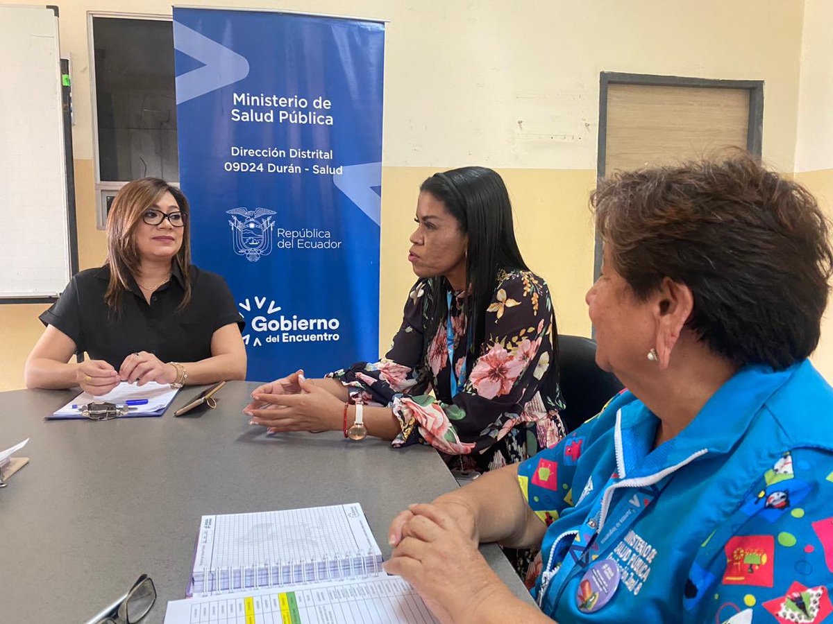 Salud_Guayas's tweet photo. Directora Distrital @RuthQuinteroSa1 junto a Promoción de la Salud, realizan reunión de trabajo con el personal de @MuniSamborondon para coordinar acciones de educación, dirigida a los comerciantes del mercado Municipal Pedro Jiménez Tutiven en el cantón #Samborondón https://t.co/VvDt6UdPTq
