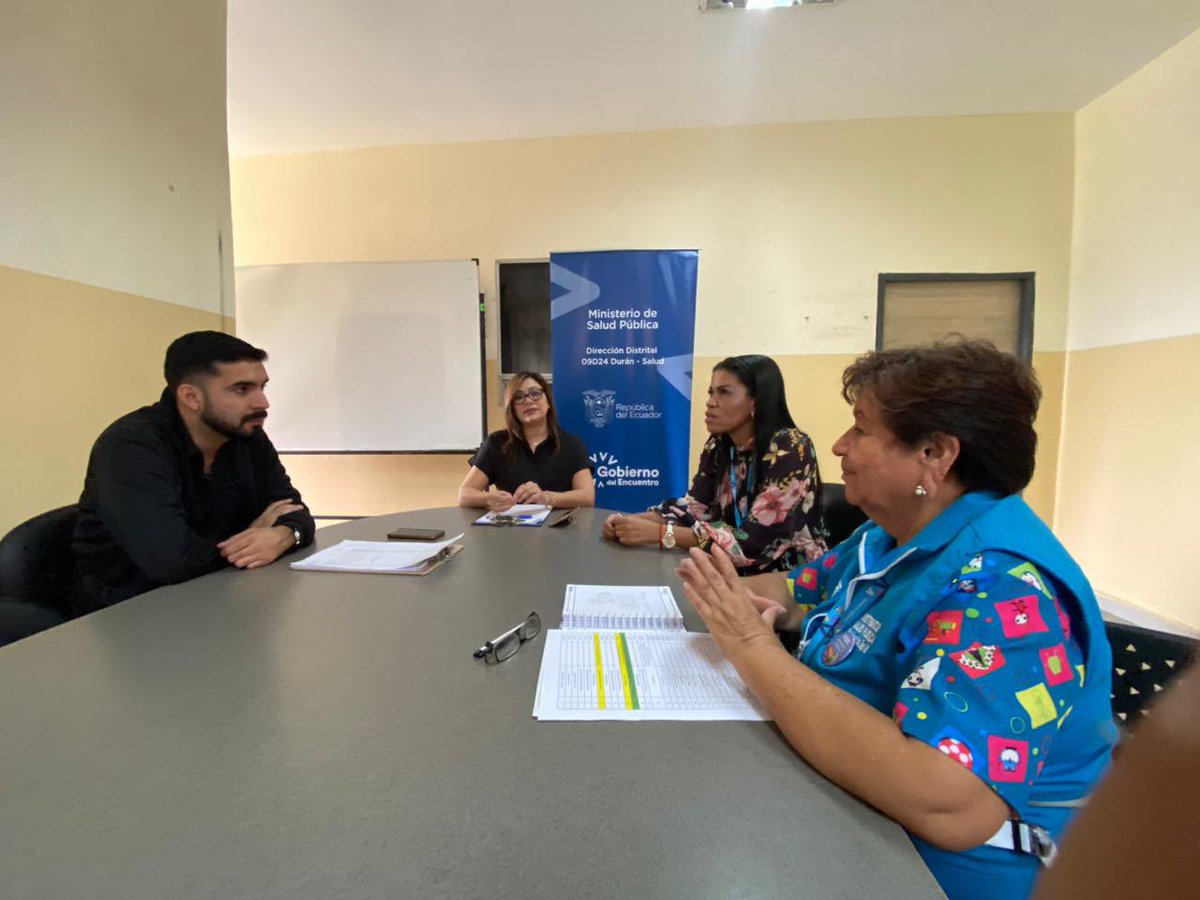 Salud_Guayas's tweet photo. Directora Distrital @RuthQuinteroSa1 junto a Promoción de la Salud, realizan reunión de trabajo con el personal de @MuniSamborondon para coordinar acciones de educación, dirigida a los comerciantes del mercado Municipal Pedro Jiménez Tutiven en el cantón #Samborondón https://t.co/VvDt6UdPTq