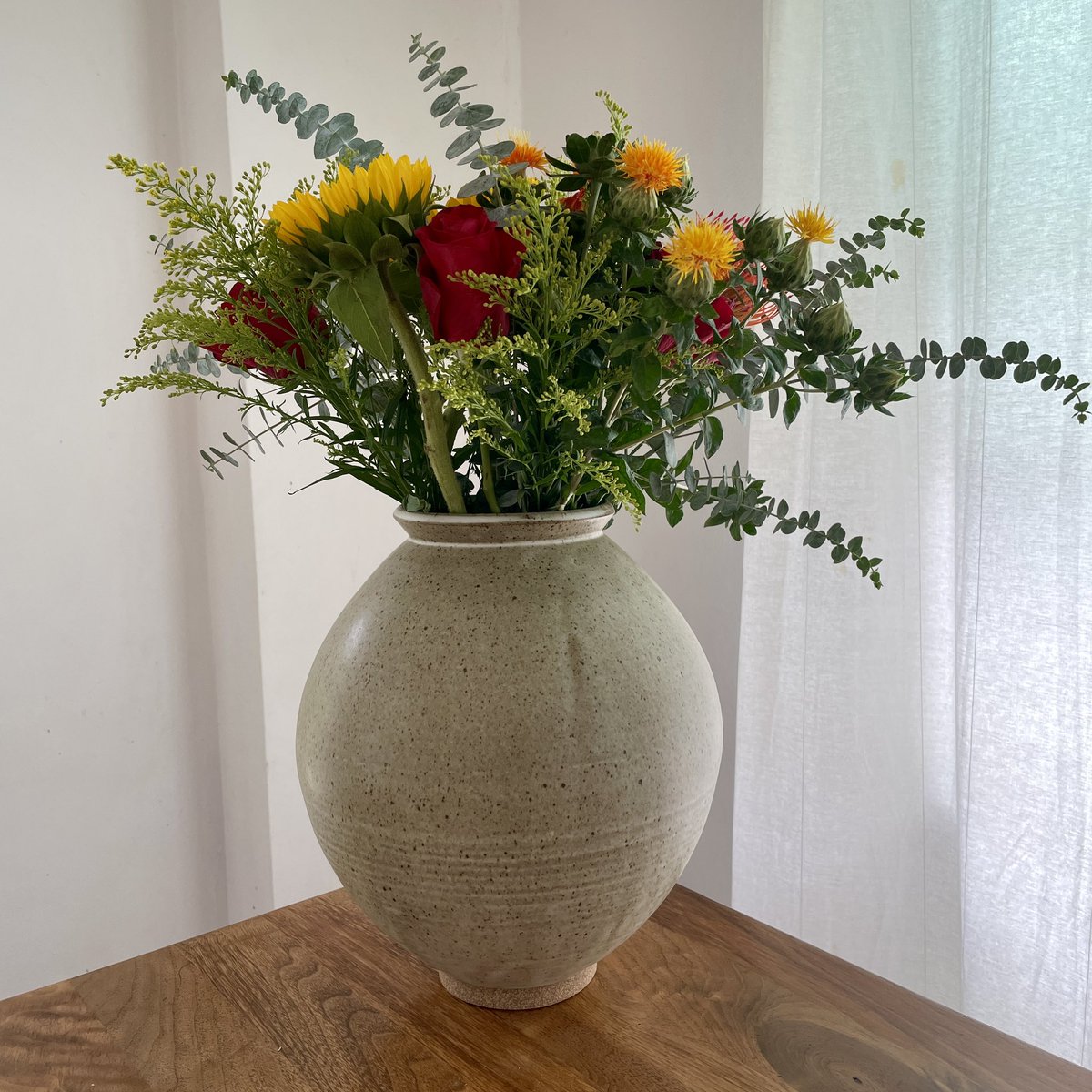 New speckled white moon jar avail on Etsy. Moon jars make fantastic flower homes! 
.
.
.
#moonjar #flowers #vases #modernceramics #studioart #handmade #wheelthrownpottery #jasonfoxceramics #etsyshop