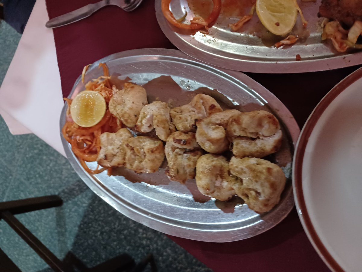 dhavalkulkarni's tweet photo. Moti Mahal Restaurant in Daryaganj, Old Dilli, where the butter chicken is said to have been born. It does live up to its reputation... Thanks Anish Chandy 
#Food #FoodTwitter #Delhi #OldDelhi #Dilli6 https://t.co/sTYIN2sLBB