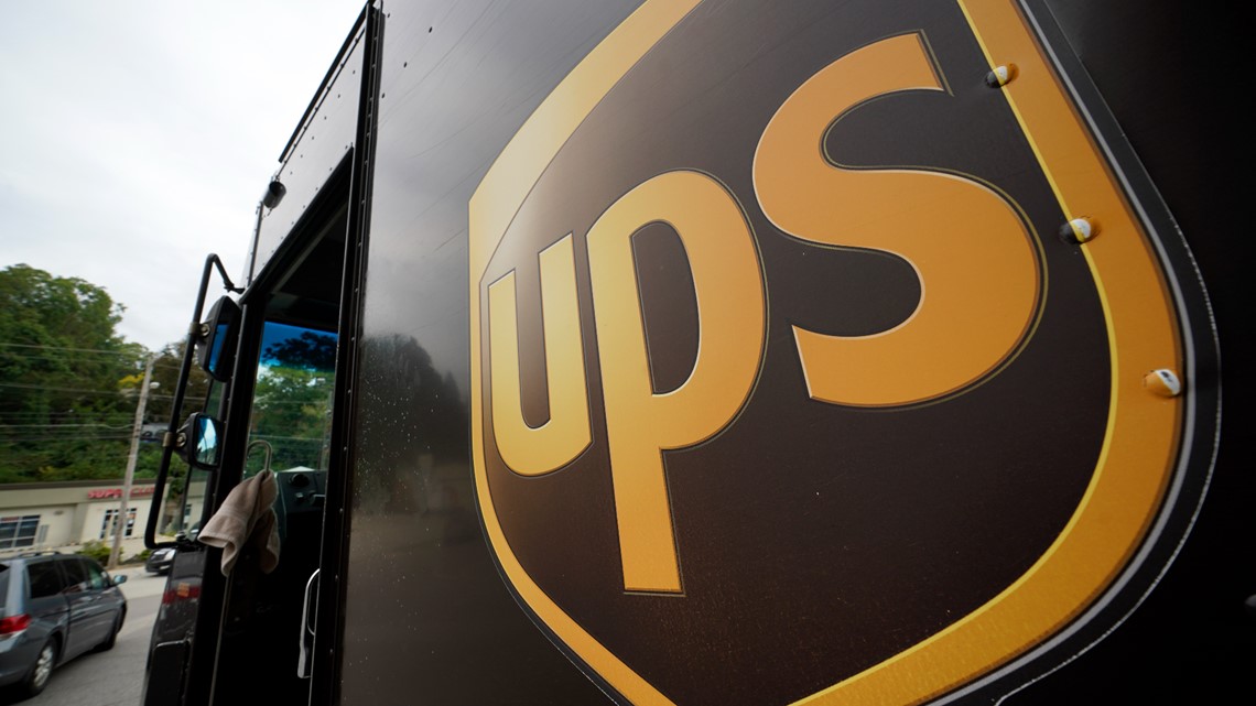 WHAS11Doug's tweet photo. NEW UPDATE: 
 *JCPS* tells @WHAS11, they ARE setting up a meeting with @UPS and taking them up on their offer to help solve transportation "disaster". "We appreciate UPS for being a great community partner and offering their assistance."-JCPS spokesman Mark Hebert. https://t.co/zZKfqKiZGc