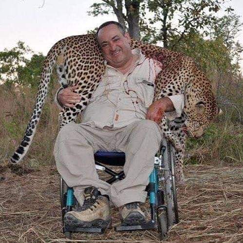angie_karan's tweet photo. Look how he's smiling!
This is everything that is wrong in our world. 

This is the most dangerous animal in the world, responsible for many deaths every minute. On his shoulders we can see a lifeless body of an innocent leopard. 💔 https://t.co/LGF6Q8KPym