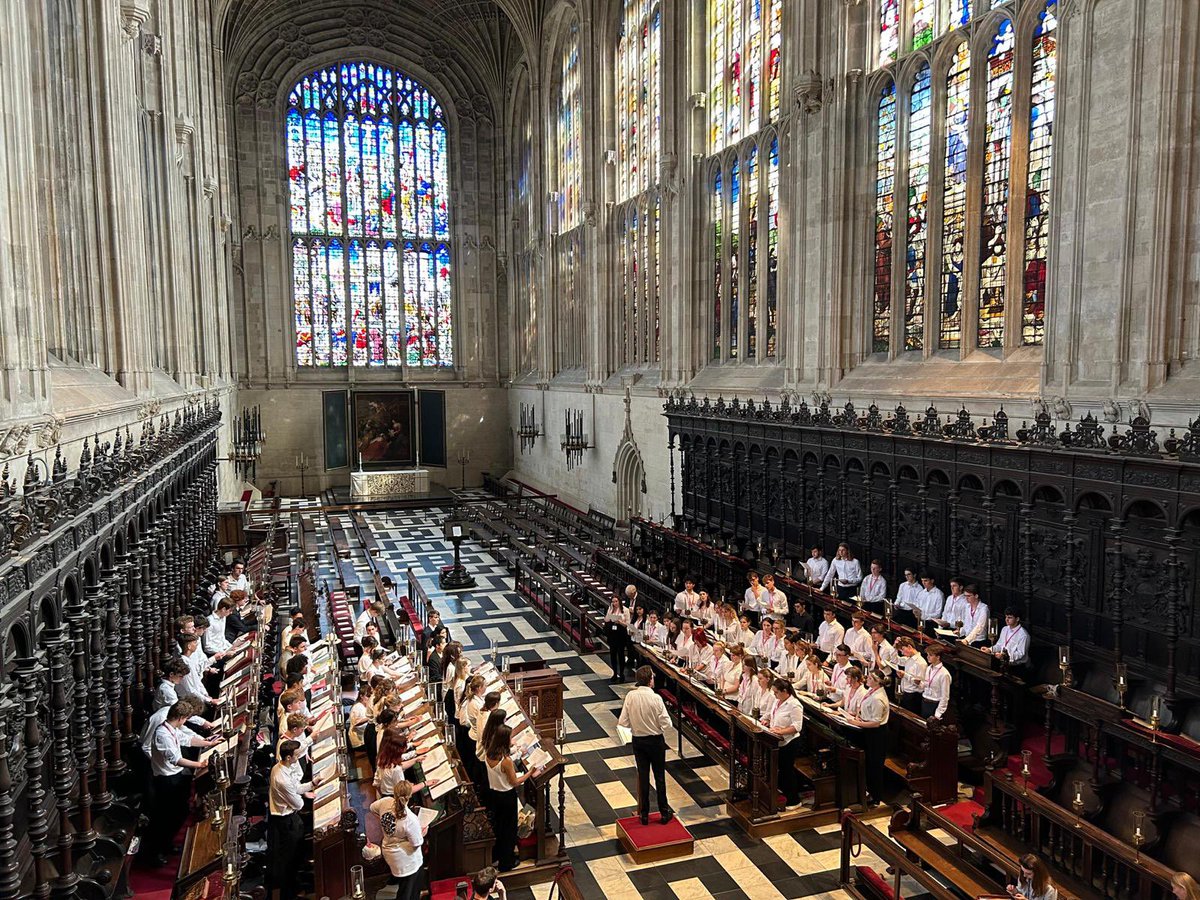 An action shot from King’s College taken by one of our Accompanists, Jack! 

Thank you to Dan Hyde for directing the service and for sharing his wisdom during a very productive rehearsal!
Well done to all for fantastic singing, especially very sensitive psalm singing! 🎶