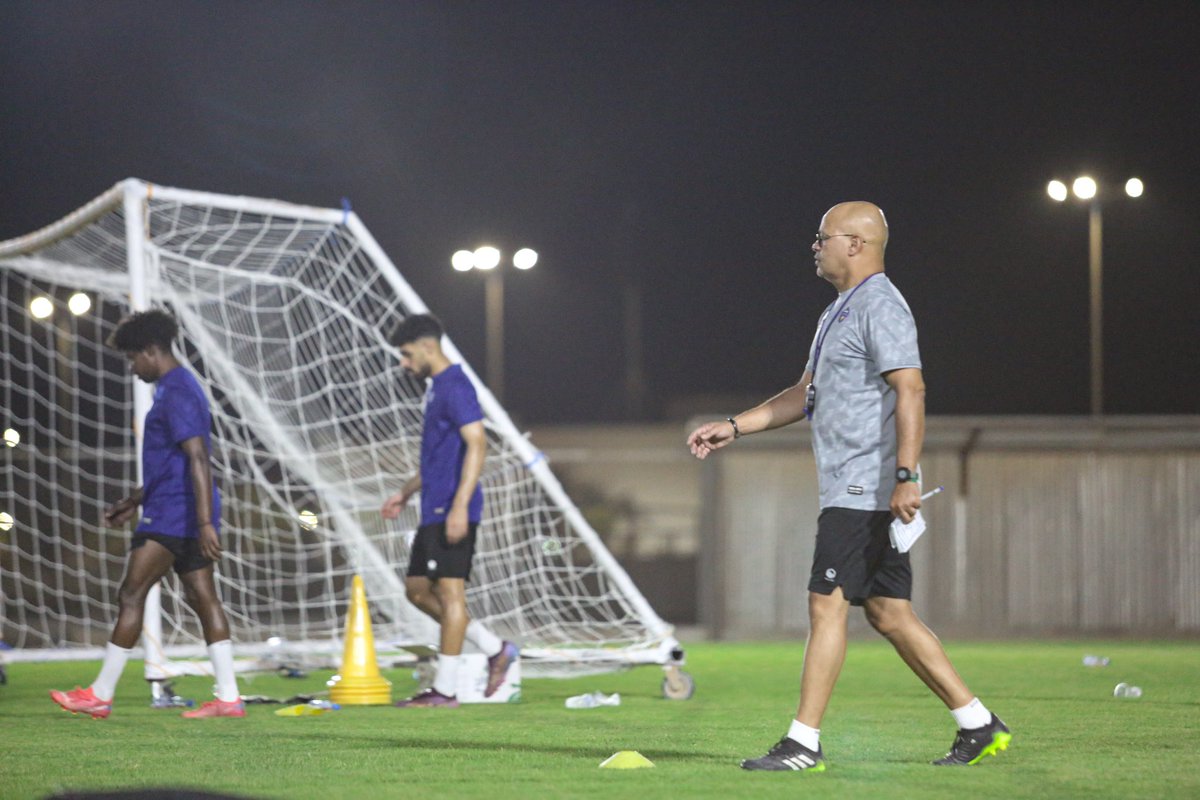alkawkabfc's tweet photo. 📸 | صور تمرين اليوم الخميس ⚽️💙🤎

#الكوكب_فخر_الخرج https://t.co/XfFlqP4Dpe