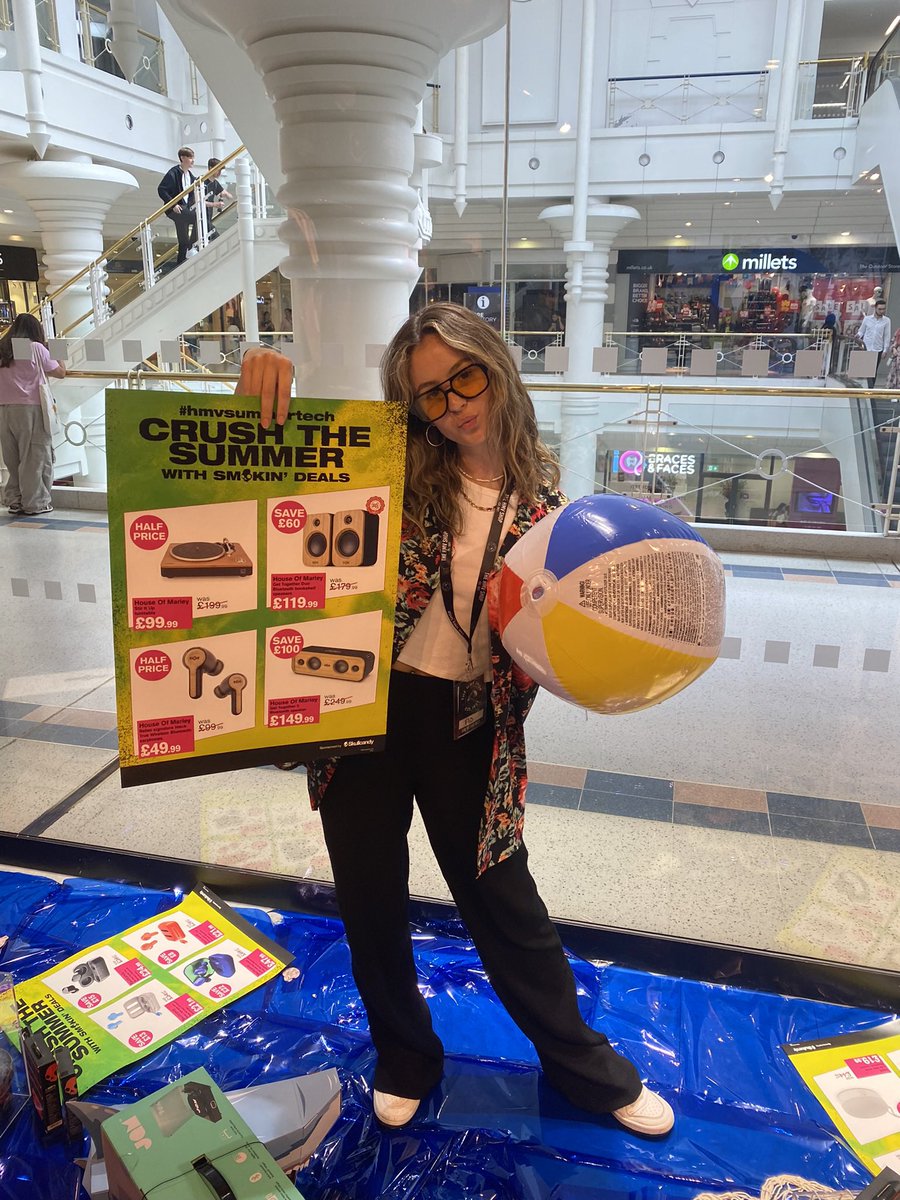 The #hmvSummerTech sale is in full swing, you don’t want to miss this!🌊🌺🌅 #Skullcandy #headphones #speakers #turntables