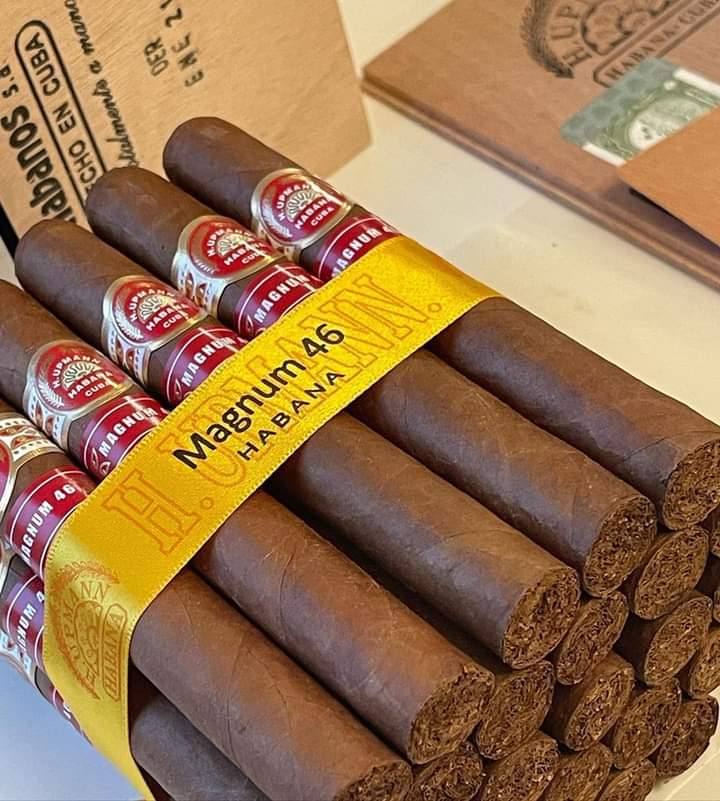aficionadohub's tweet photo. Upmann Magnum 46. An excellent Cuban that is smooth, creamy and not too strong. The ideal daytime experience. Legend has it that Herman Upmann was a banker who much preferred cgrs to finance!
Available
#hupmannpropiosel2018 #hupmannpropios #linea1935 #davidoff https://t.co/SXb9KWmSX6