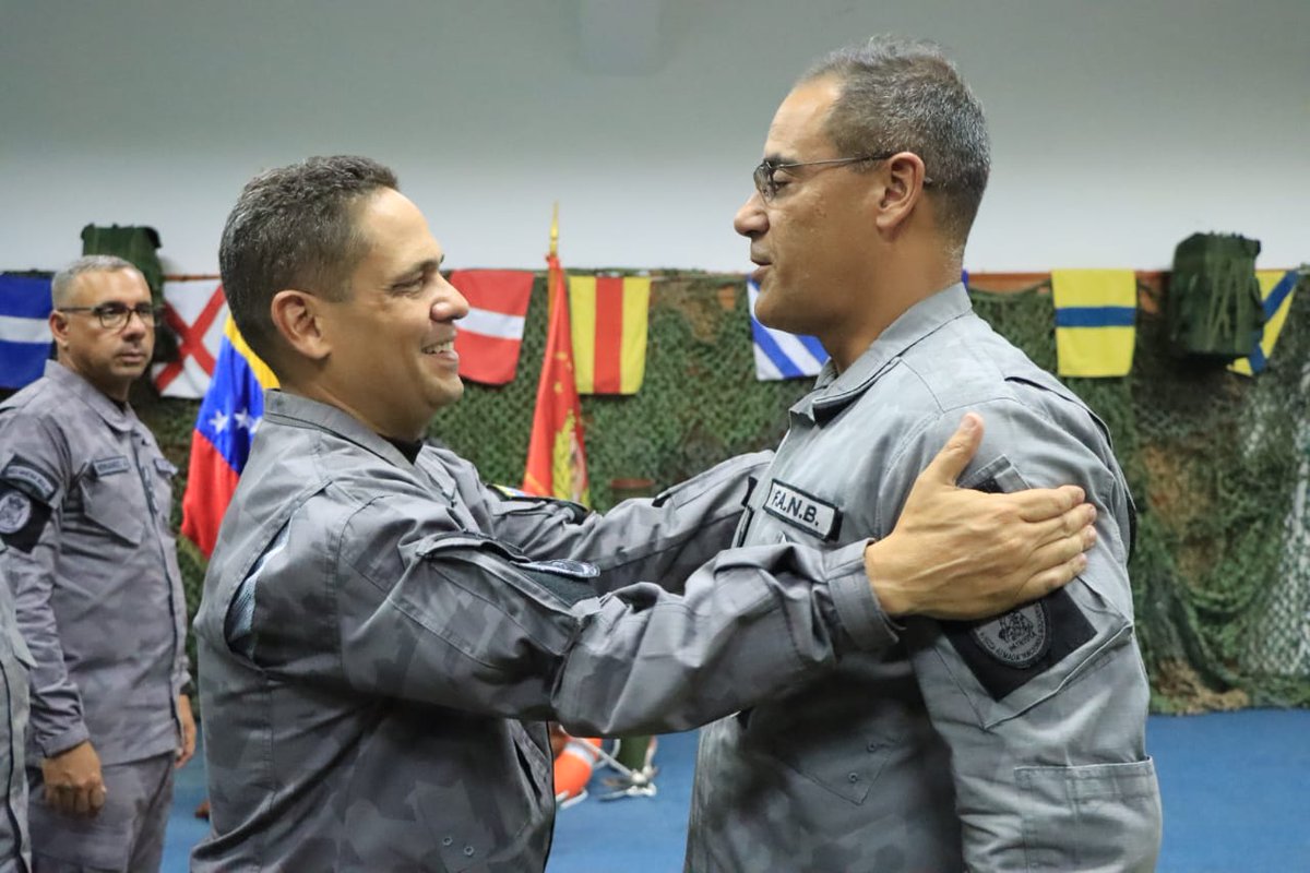 ArmadaFANBVzla's tweet photo. 📌#Importante || Desde el @AB_CONASOP el ALM Neil Villamizar Sánchez, Cmdte Gral de la Armada, presidió Reunión Estratégica inherentes a la Demostración Aeronaval en el marco de la celebración del Bicentenario de la Batalla Naval del Lago de Maracaibo y Día de la @ArmadaFANBVzla https://t.co/yJylE7ozyY