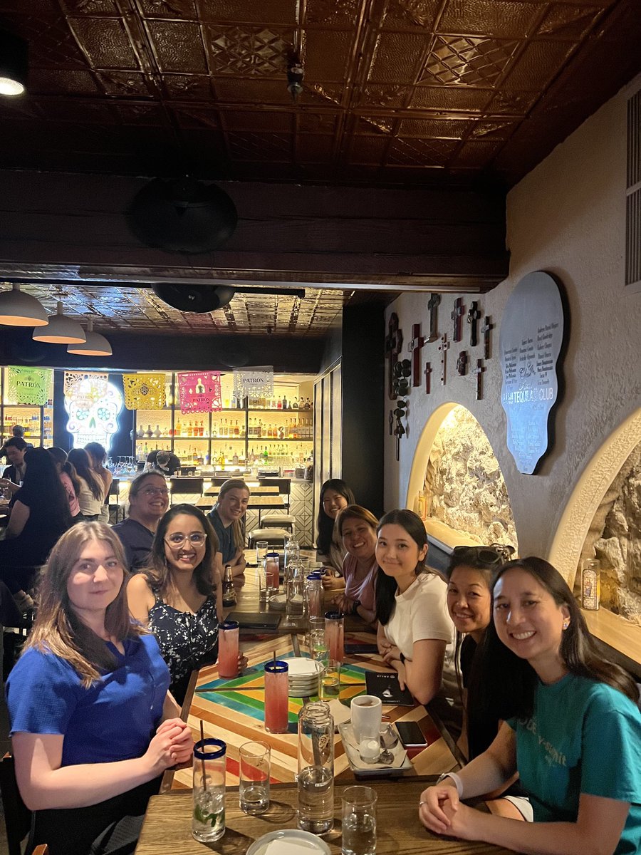 sunfishgurl's tweet image. Off to a great start @swiftconfto! Met some old friends and made some new ones as well! Having a great time ❤️with @coder_pilot @navbarbar @dvrzan @joshdholtz.
Thanks 🙏 to @dvrzan for organizing the women’s dinner 🌮