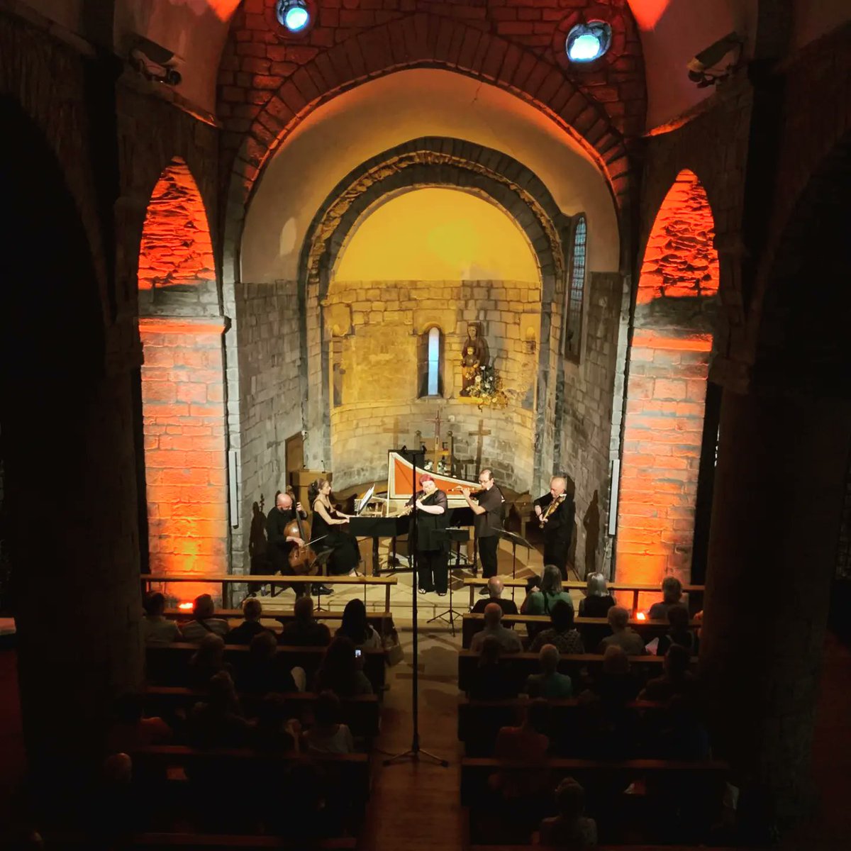 Festival_FeMAP's tweet photo. Gran acollida avui del primer concert al #FeMAP2023 d'@academia1750 a la preciosa Glèisa dera Purificacion a #Bossòst ❤️🎶
Us deixem un tastet en imatges 📸 https://t.co/8foo41SmJJ