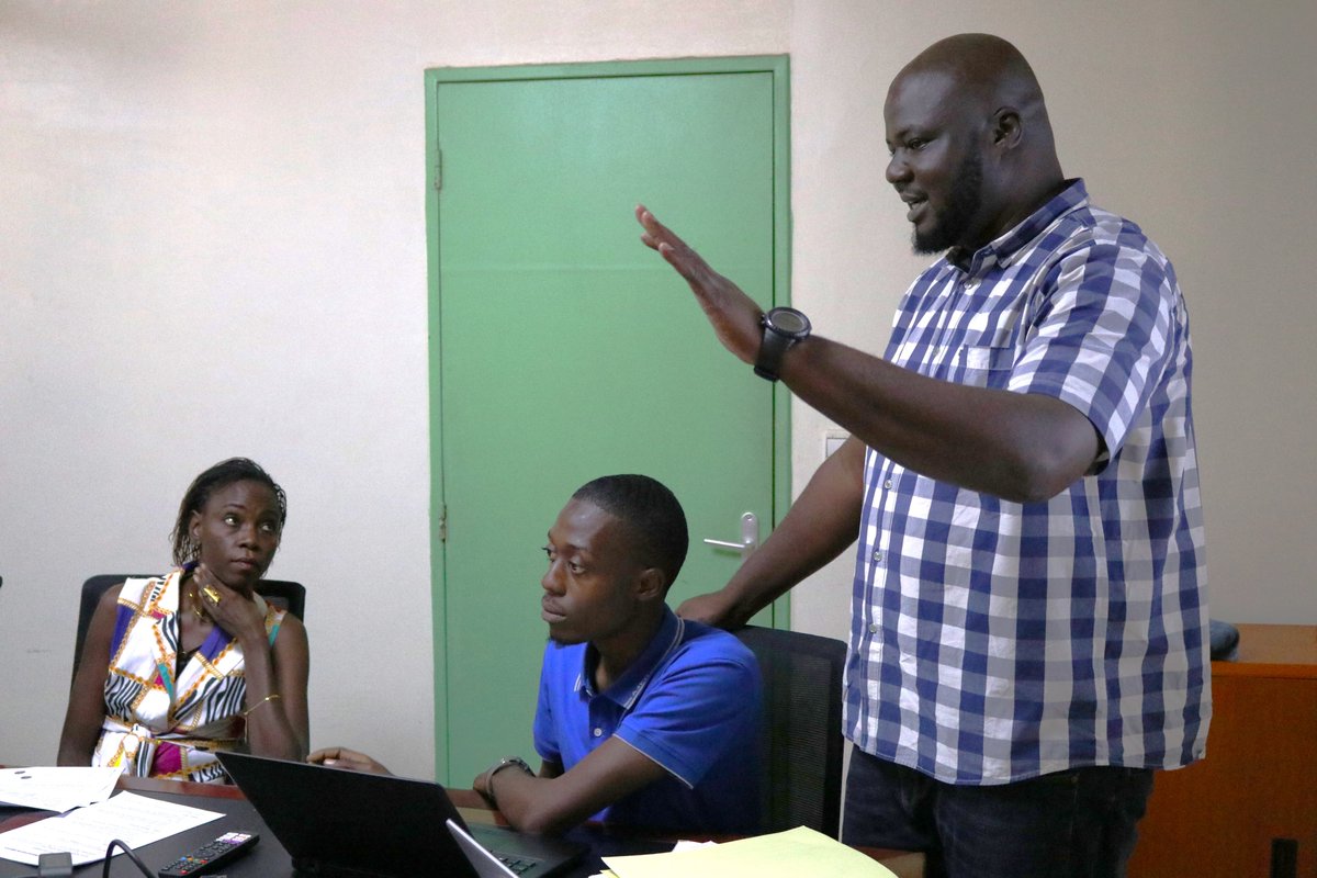 bame_isra's tweet photo. Démarrage, ce jeudi d'une #formation de 13 personnes pour une #enquête socio-économique auprès des producteurs de #niébé de Thiès, Louga, Fatick et Diourbel. 
+ d'info... https://t.co/VsduCYz9SX
Cette activité s’inscrit dans le cadre du projet #LegAE du @Cirad. https://t.co/0wsmyyd5vs