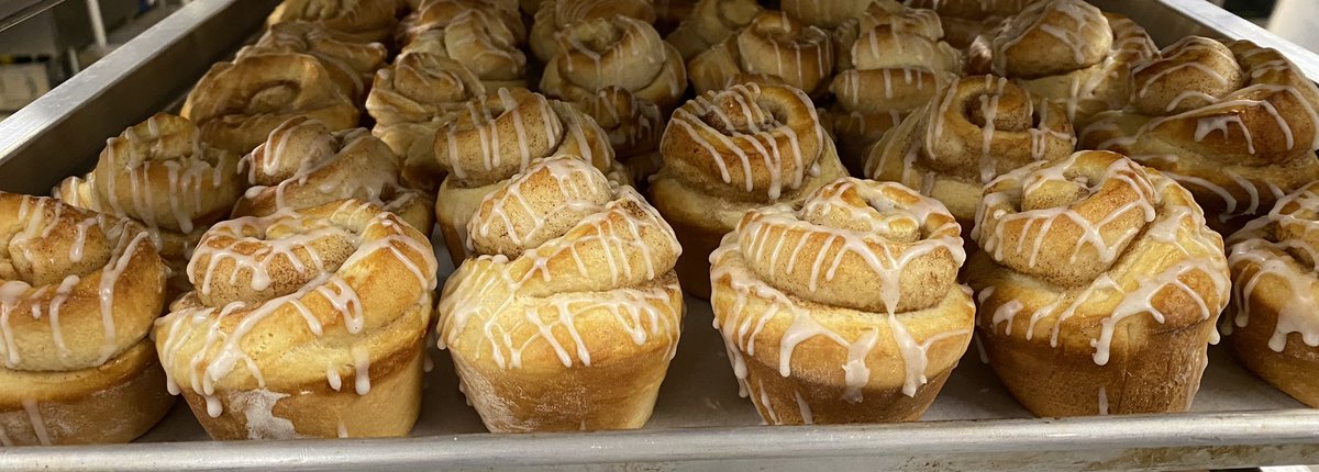 Na_Na_Batman's tweet photo. Cinnamon rolls muffins 

#Culinary #baking #cinnamonrolls #yum #Enjoy #school https://t.co/Q6BOUZBHkE