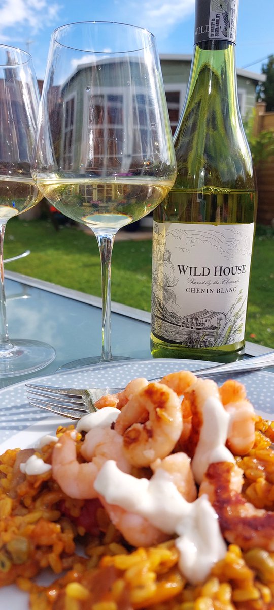 HelmsleyWines's tweet photo. What a difference a bit of sunshine makes! This award winning South African Chenin Blanc, awarded “Best Value White Trophy in The Wine Merchant Top 100, 2022 vintage”, is the perfect wine to enjoy in the sunshine!

https://t.co/cLkeyUHoUV https://t.co/VJd5zY6EPh