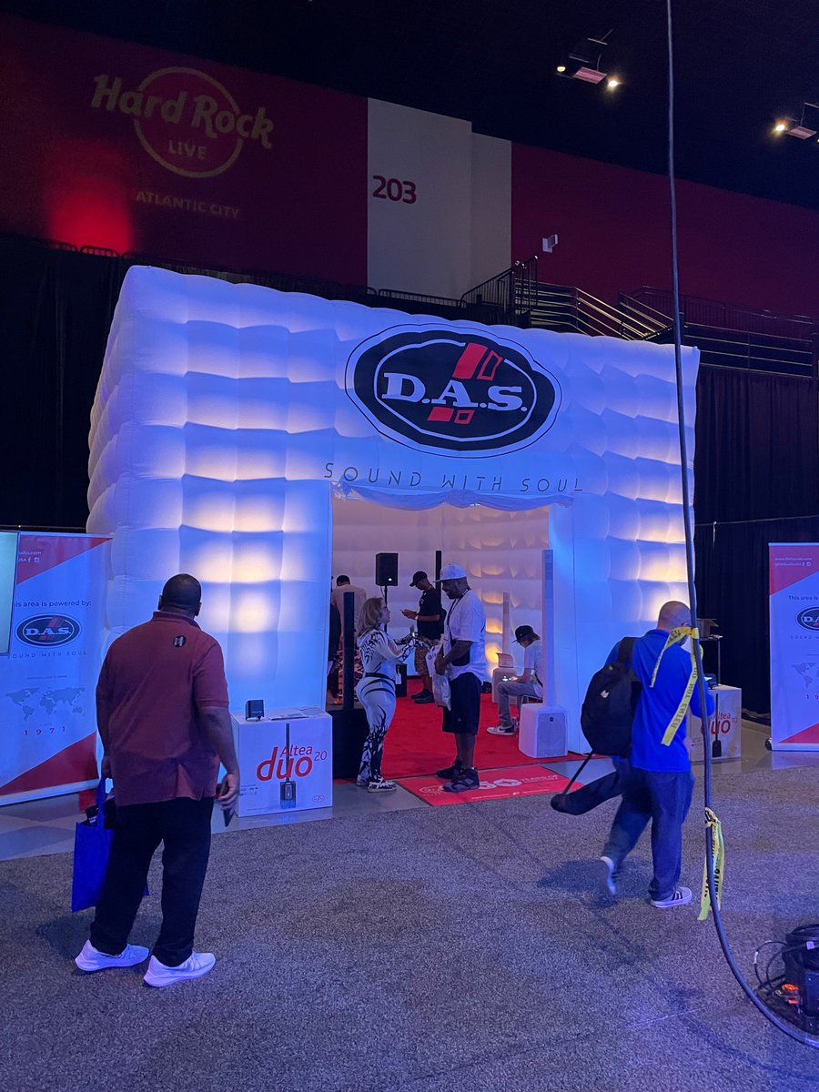 skmacdaddy's tweet photo. Sights from @DJXShowofficial 2023!
@DASAudioUSA
@CHAUVETDJ
@GatorCases
@ChuckLevins
@idjnow
#DJlife #DJEXPO2023 #dj #djs #mobiledj #djxshow #djx23 #djx2023 #callingalldjs #dasaudio #chauvetdj #gatorcases #IDJNOW #chucklevinswashingtonmusic https://t.co/V6W5WRPt2X
