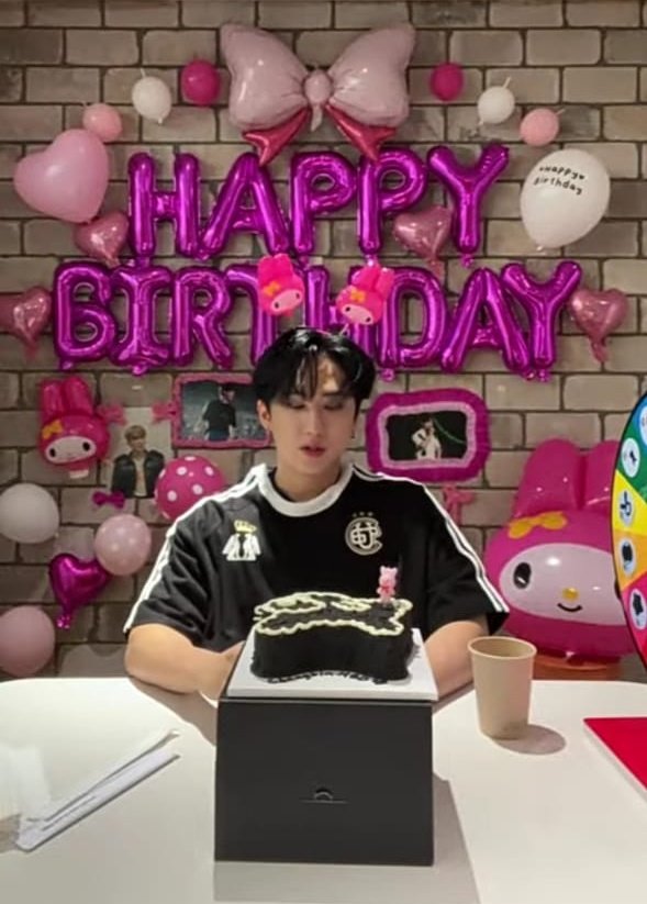 datelips's tweet photo. Happy birthday to the best rapper of the 4th generation!!! Eat well, enjoy a lot with the other members and have a good time Happy 24 years Binnie 🩷🎊

#줏대있게_창빈이_생일축하해
#ChangbinDayWithJutdae
#HappyChangbinDay
#StrayKids #창빈 https://t.co/hDR7GeHvnm
