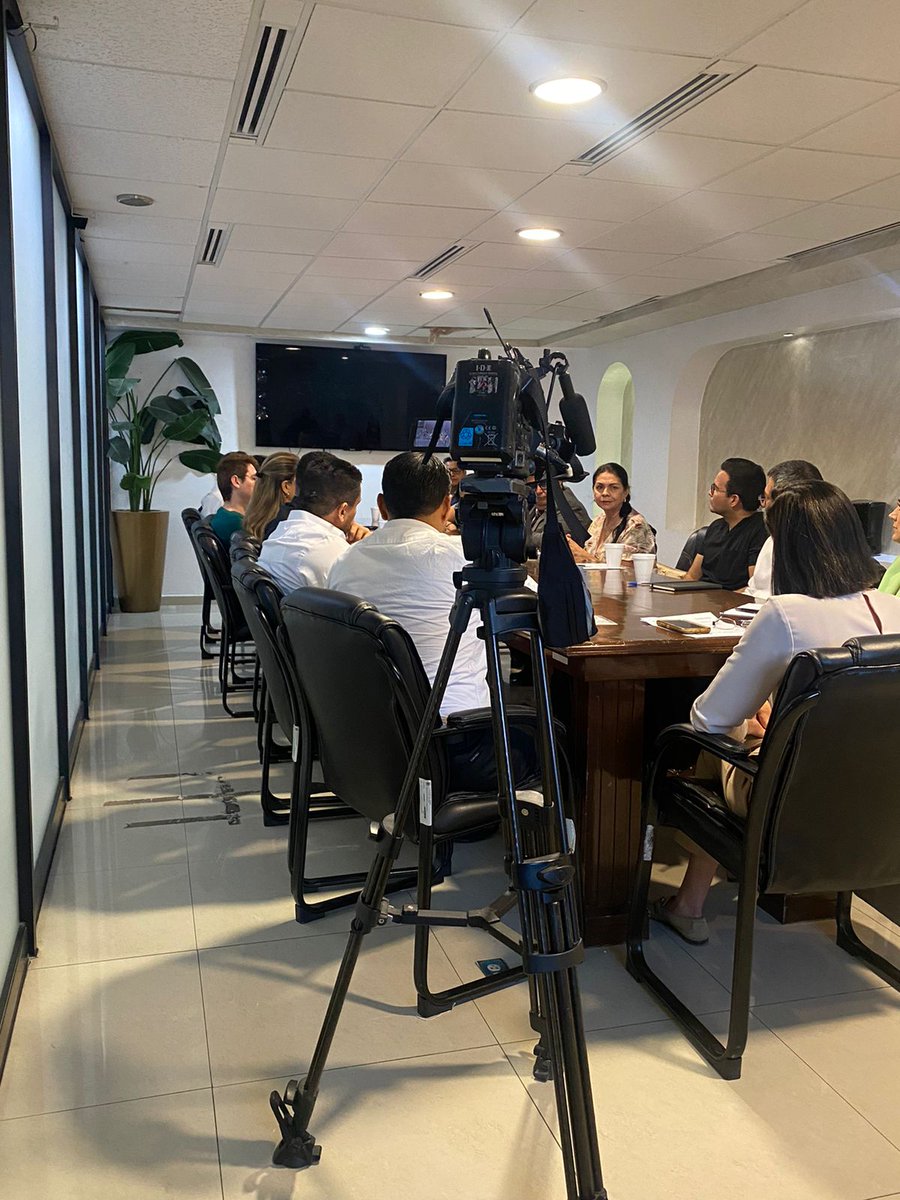 GermnGuilln1's tweet photo. Gracias a los medios de comunicación, especialmente a Televisa Sonora, por su valioso apoyo en la difusión de esta buena práctica de diálogo entre legisladores, sociedad civil y público en general interesado en las mejoras e iniciativas legislativas para la entidad. https://t.co/kdwhSJ3RRI