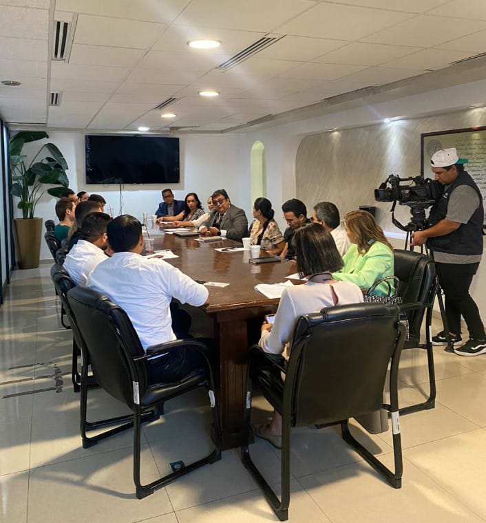 GermnGuilln1's tweet photo. Gracias a los medios de comunicación, especialmente a Televisa Sonora, por su valioso apoyo en la difusión de esta buena práctica de diálogo entre legisladores, sociedad civil y público en general interesado en las mejoras e iniciativas legislativas para la entidad. https://t.co/kdwhSJ3RRI
