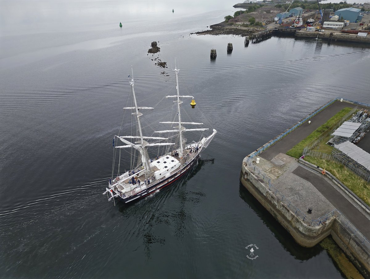 DougieCoullPix's tweet photo. TS Royalist tall ship sea cadet training vessel arriving at Greenock.

#tallship #shipsinpics #seacadets #TSRoyalist #greenock #inverclyde  #sailingship https://t.co/ksINpVToKt