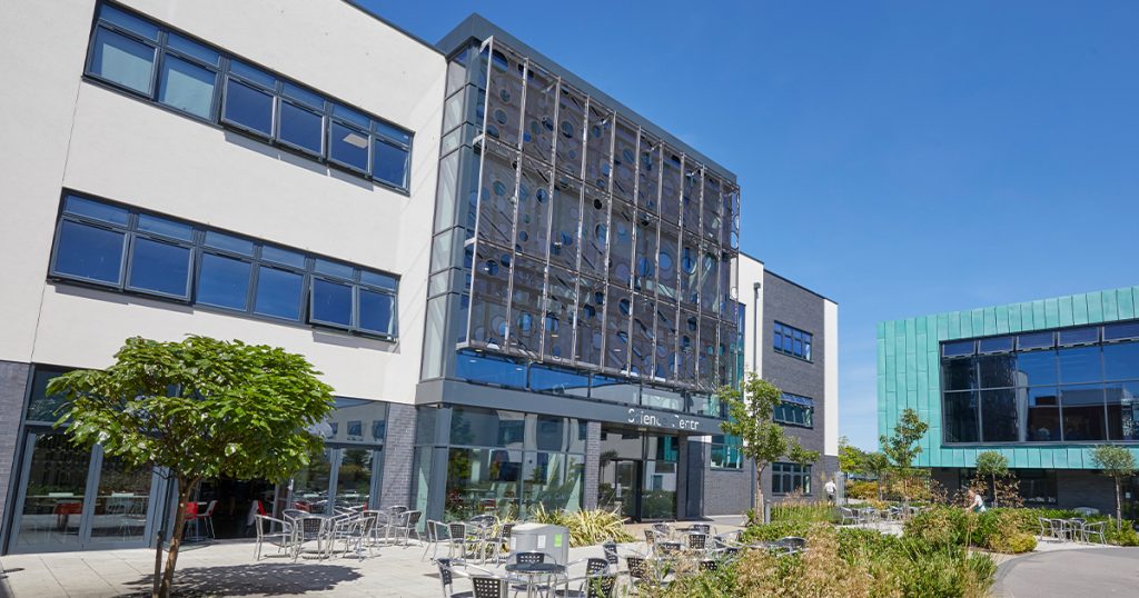 Fantastic to go back to @bartonpeveril yesterday! They're continuing to do amazing work with <a href="/GoogleForEdu/">Google for Education</a>, #Chromebooks. Great to also get a tour of the brand-new building which is nearing completion. Glad I can continue to support the college in my role at @Appsevents1